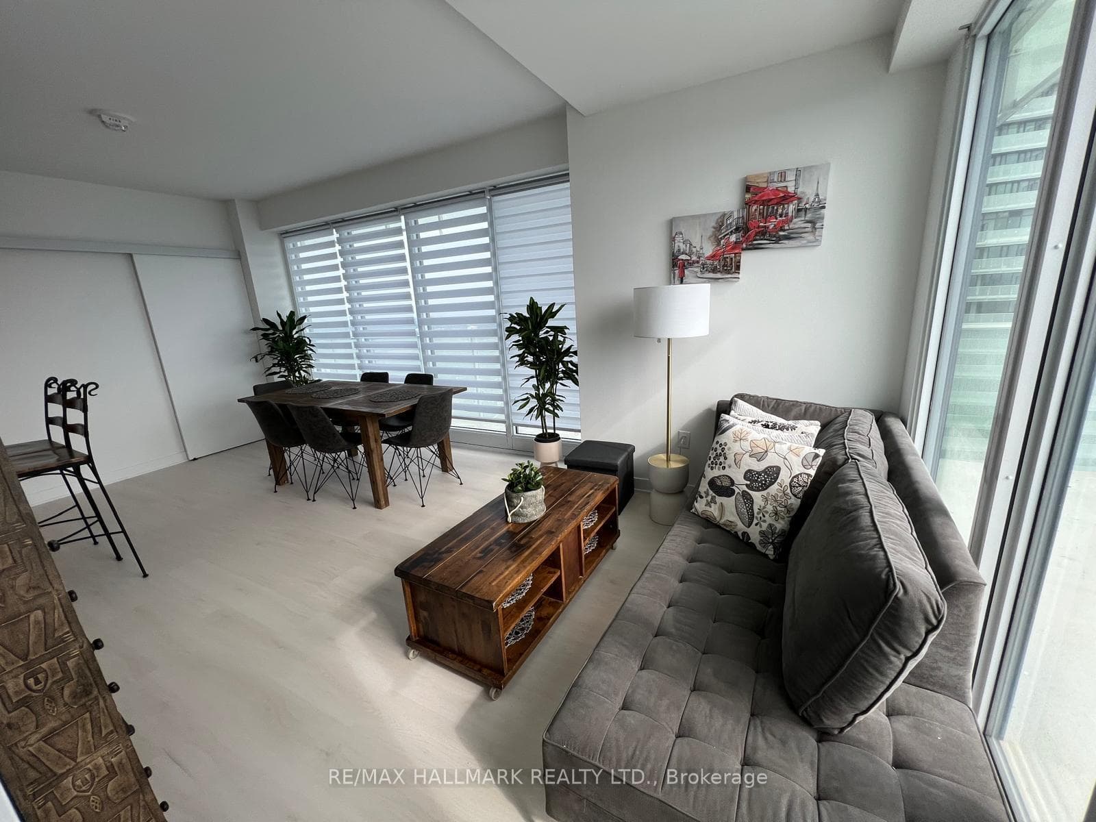 3900 Confederation Pkwy Street Unit 4704, Mississauga