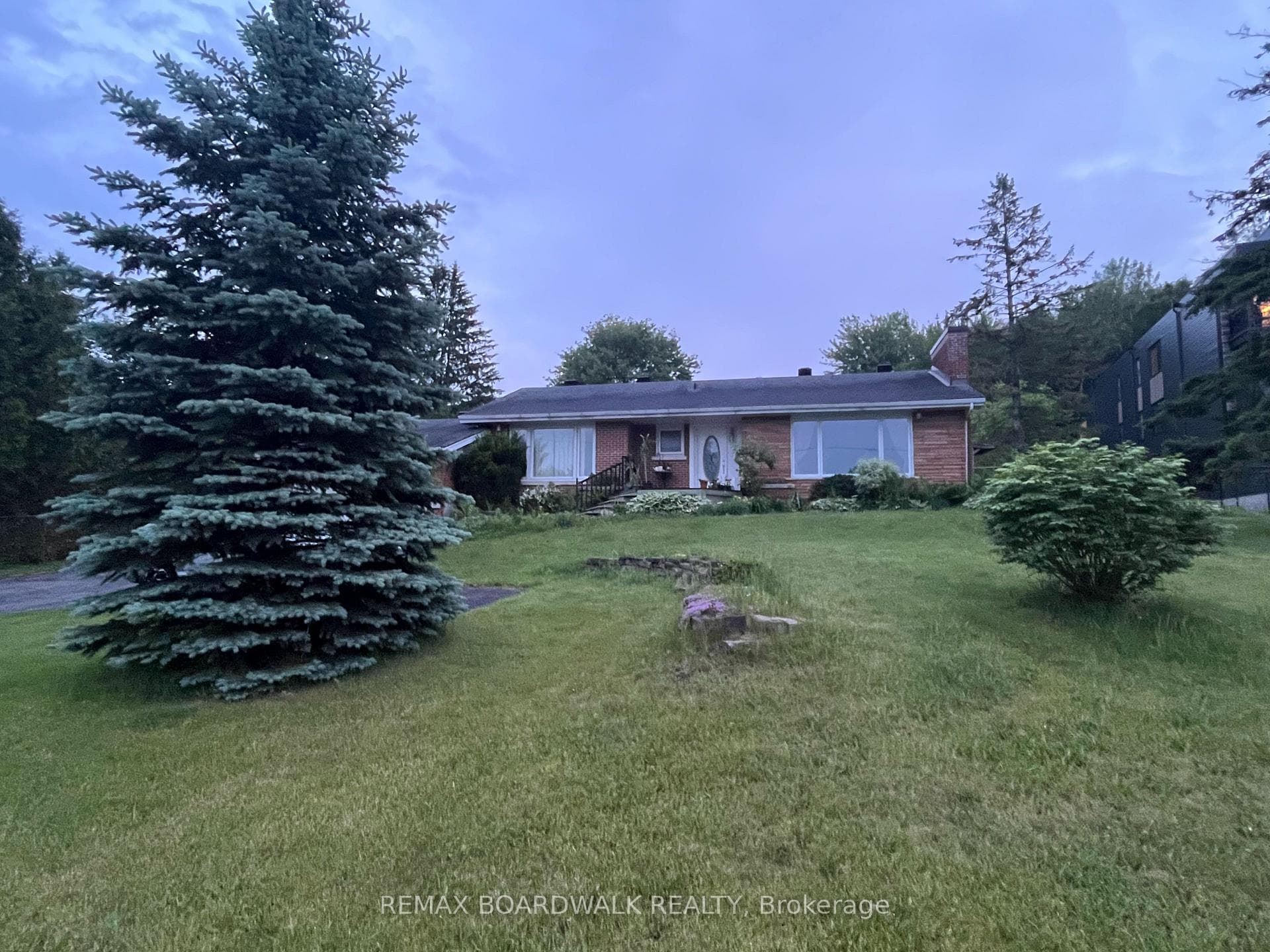 6742 Notre Dame Street, Orleans - Convent Glen and Area