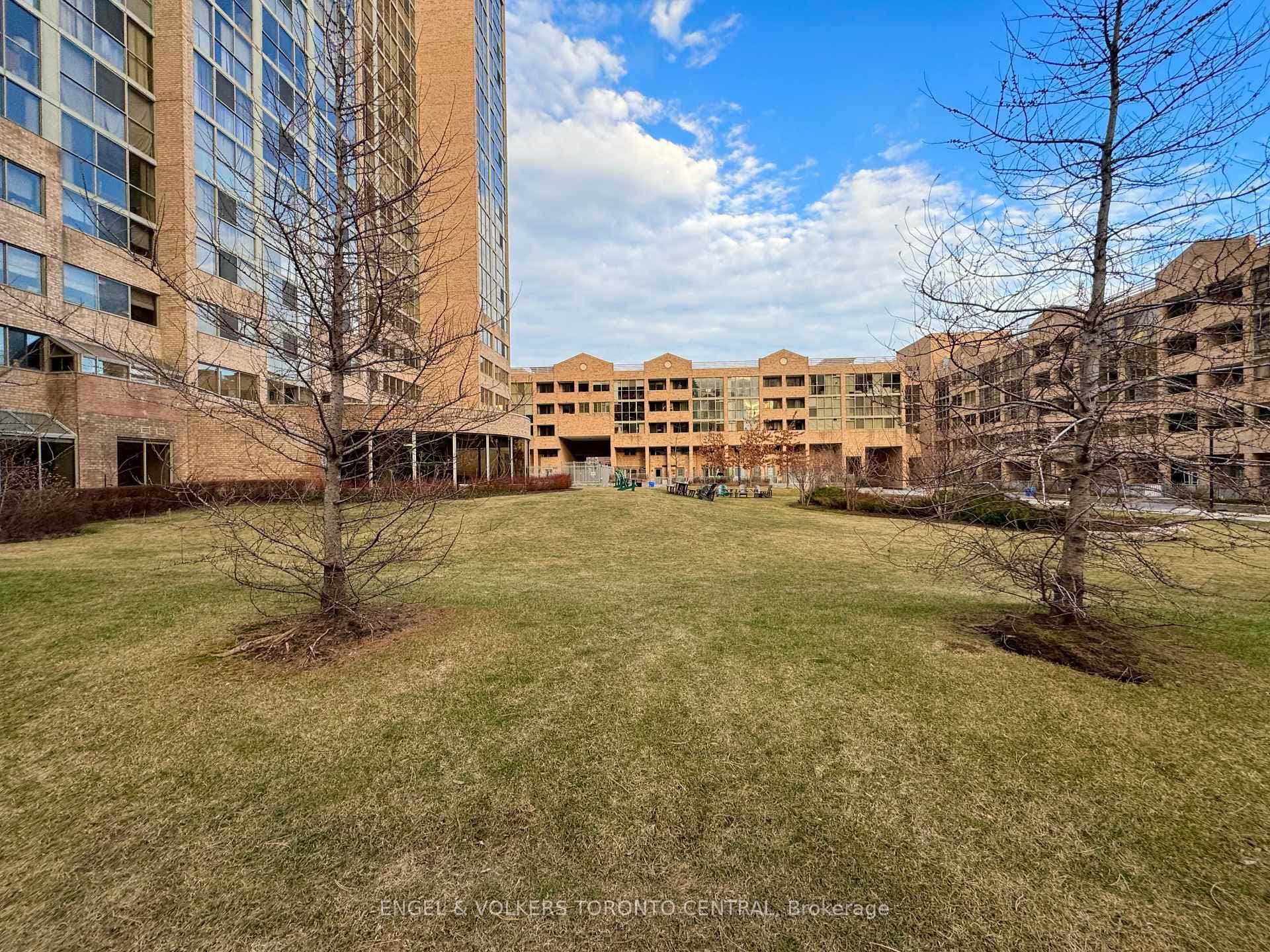 60 Homewood Avenue Unit 512, Regent Park / Cabbagetown / St. James Town, ON M4Y 2X3 - Photo 1
