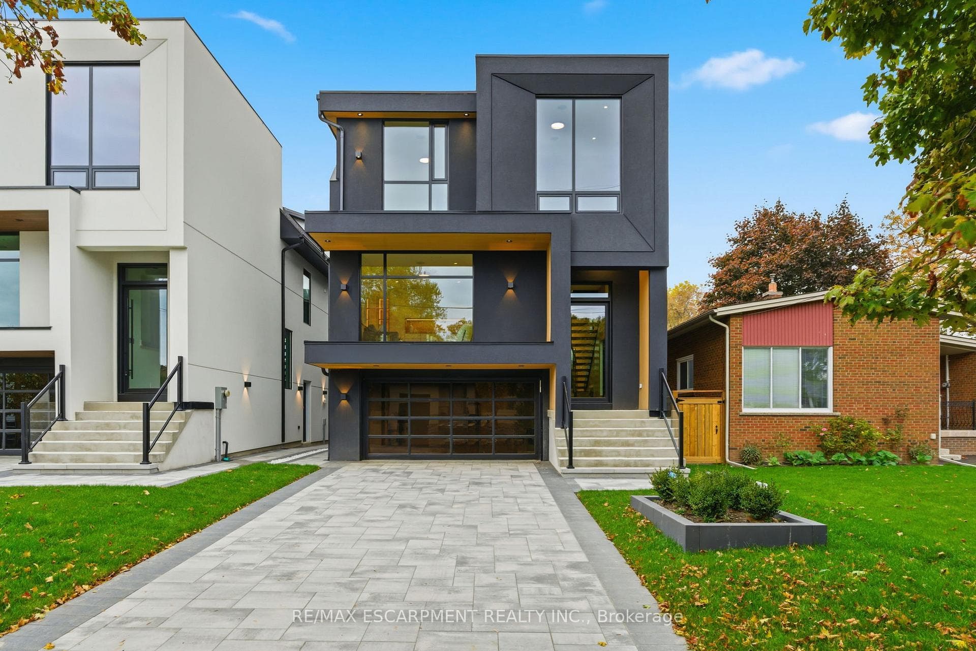 957 Halliday Avenue, Mississauga, ON L5E 1P4 - Photo 1