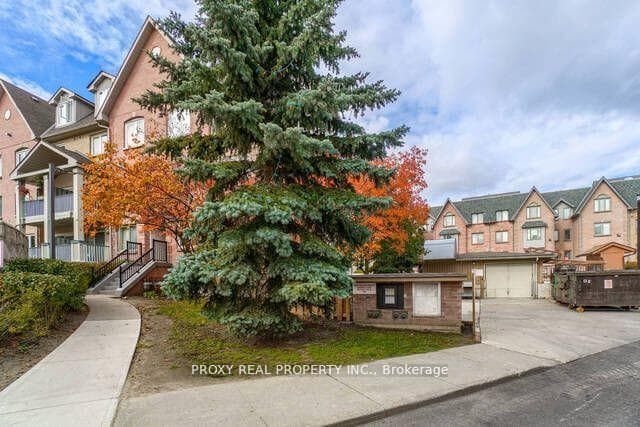75 Weldrick Road Unit 829, Richmond Hill, ON L4C 0H9 - Photo 1