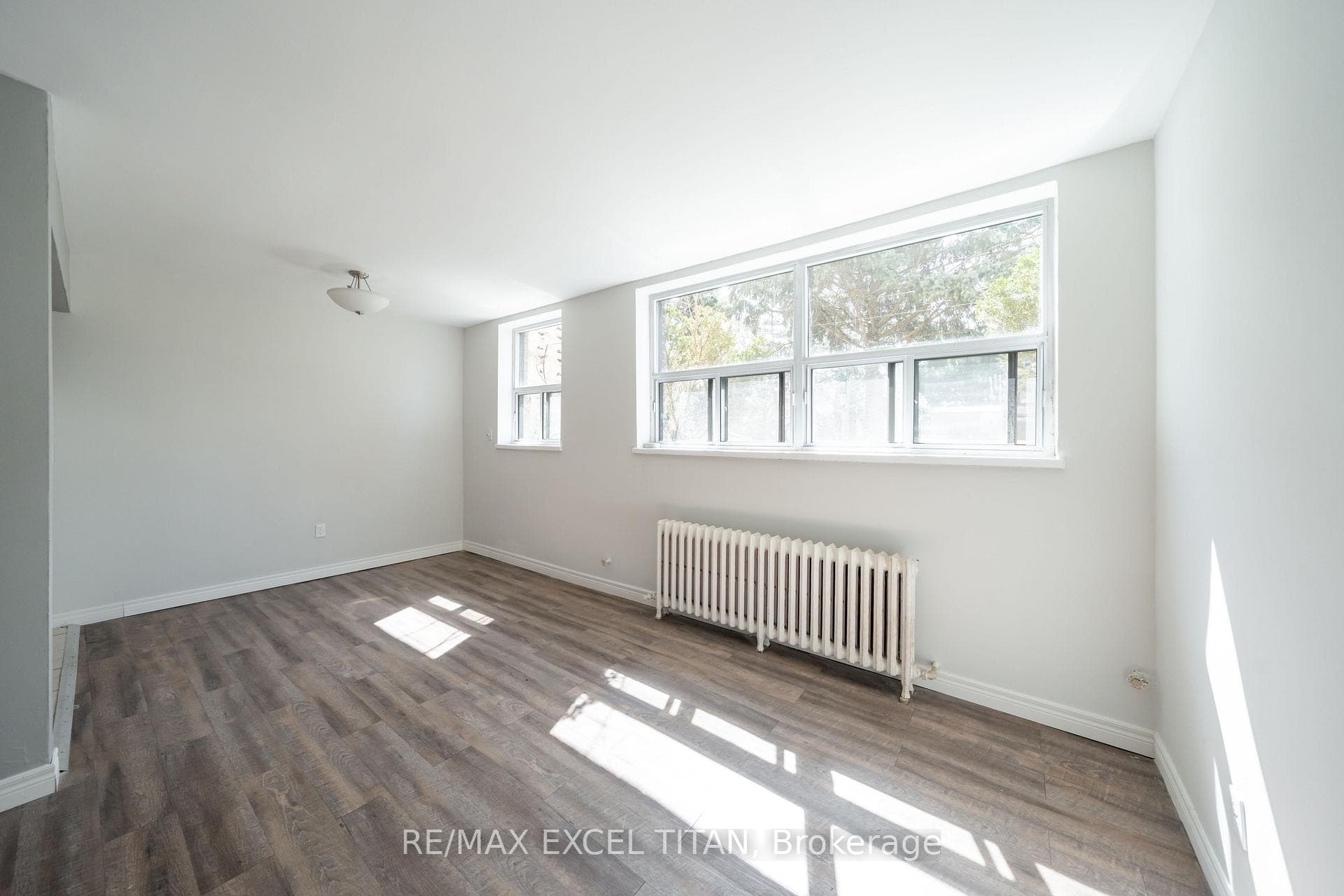 799 Robinson Street Unit 9, Burlington, ON L7R 2L4 - Photo 1