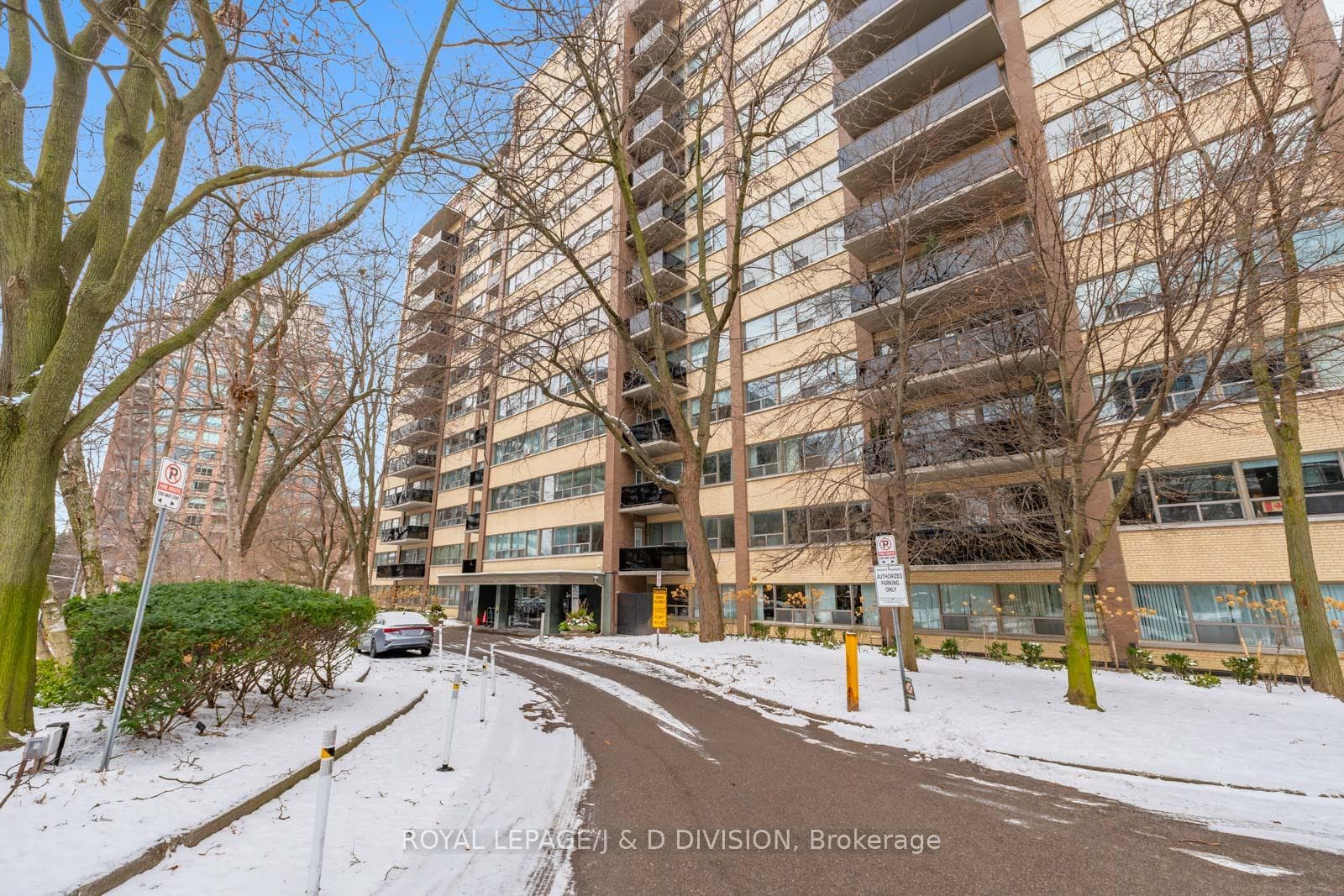 484 Avenue Rd
