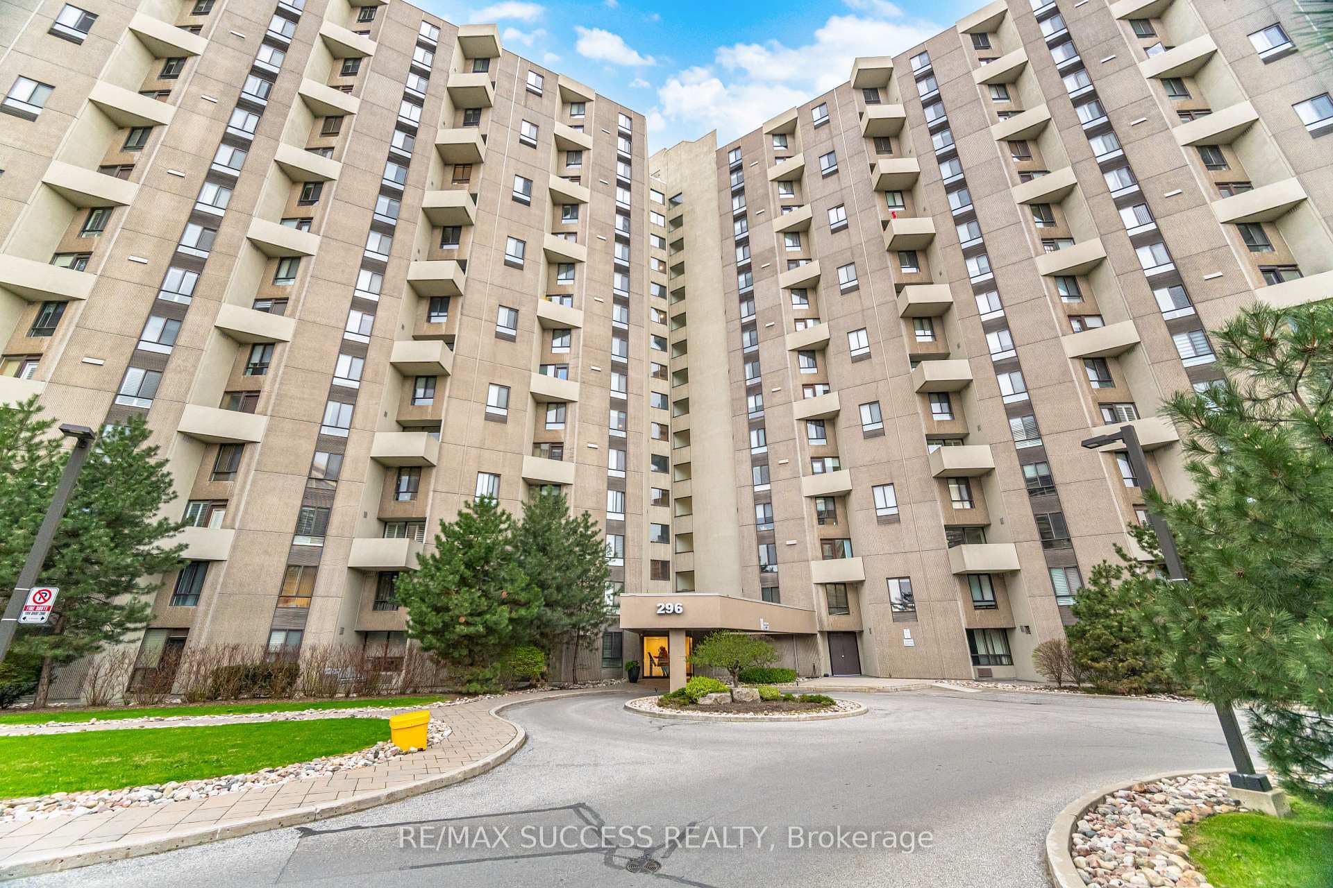 296 Mill Road Unit F8, Toronto W08