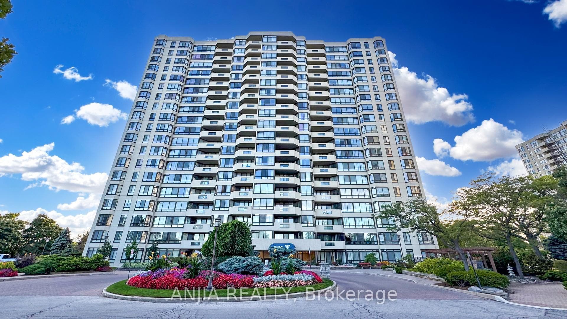 225 Bamburgh Circle Unit 512, Scarborough Village / Eglinton East, ON M1W 3X9 - Photo 1
