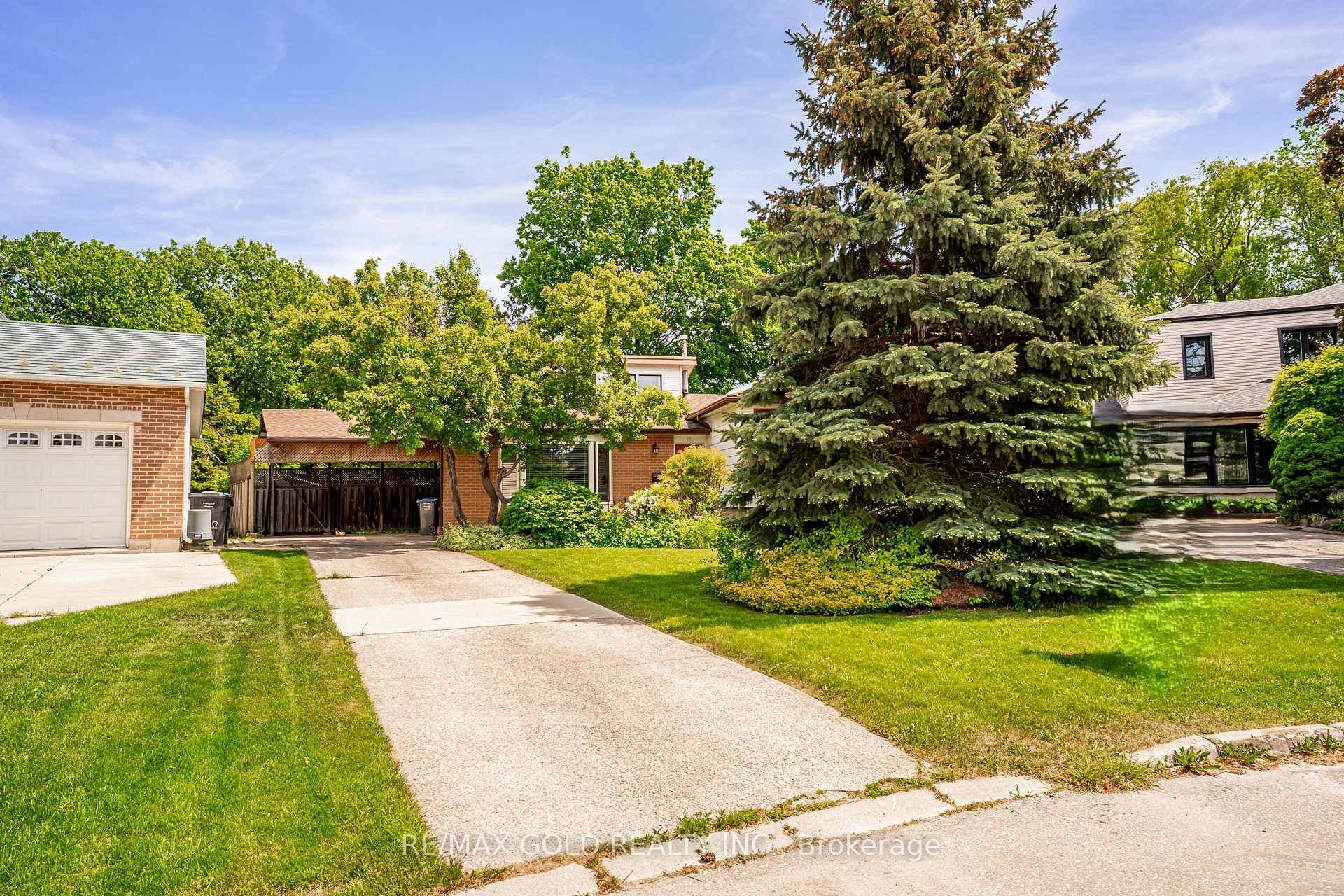16 Donalda Place, Brampton, ON L6T 1S4 - Photo 1