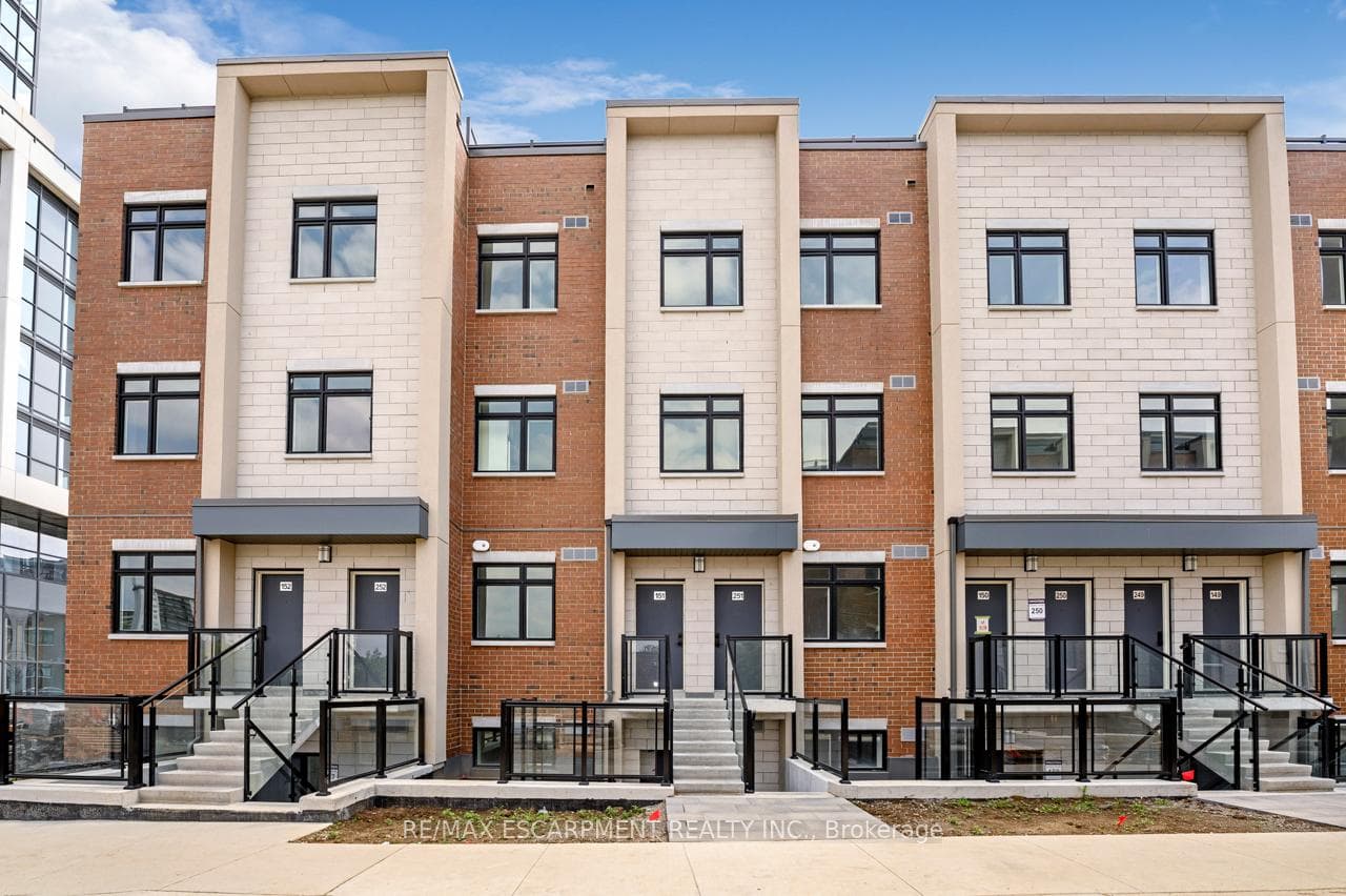 1075 Douglas McCurdy Common Unit 251, Mississauga, ON L5G 0C6 - Photo 1
