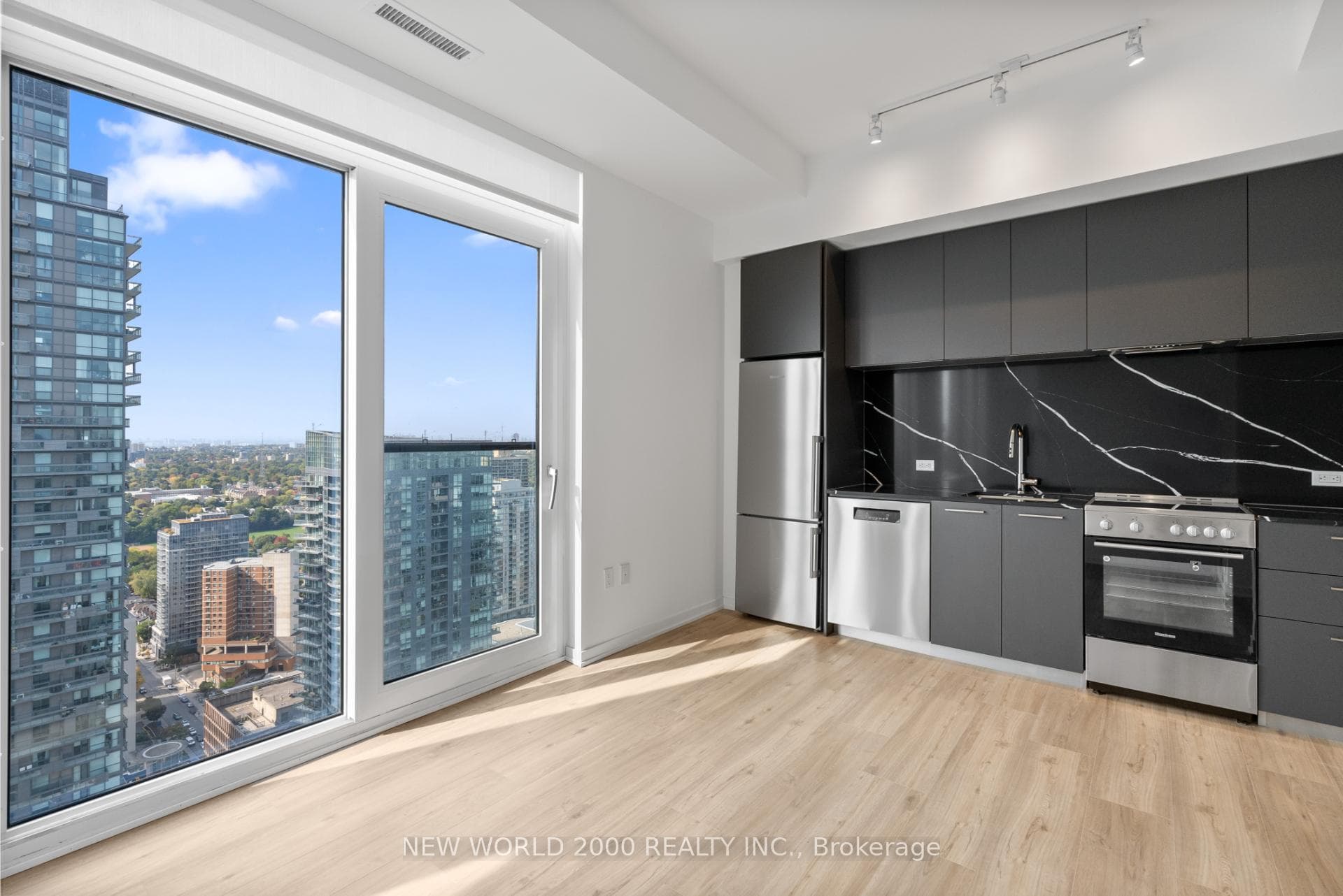 101 Roehampton Avenue Unit 3809, Leaside / Davisville, ON M4P 2W2 - Photo 1
