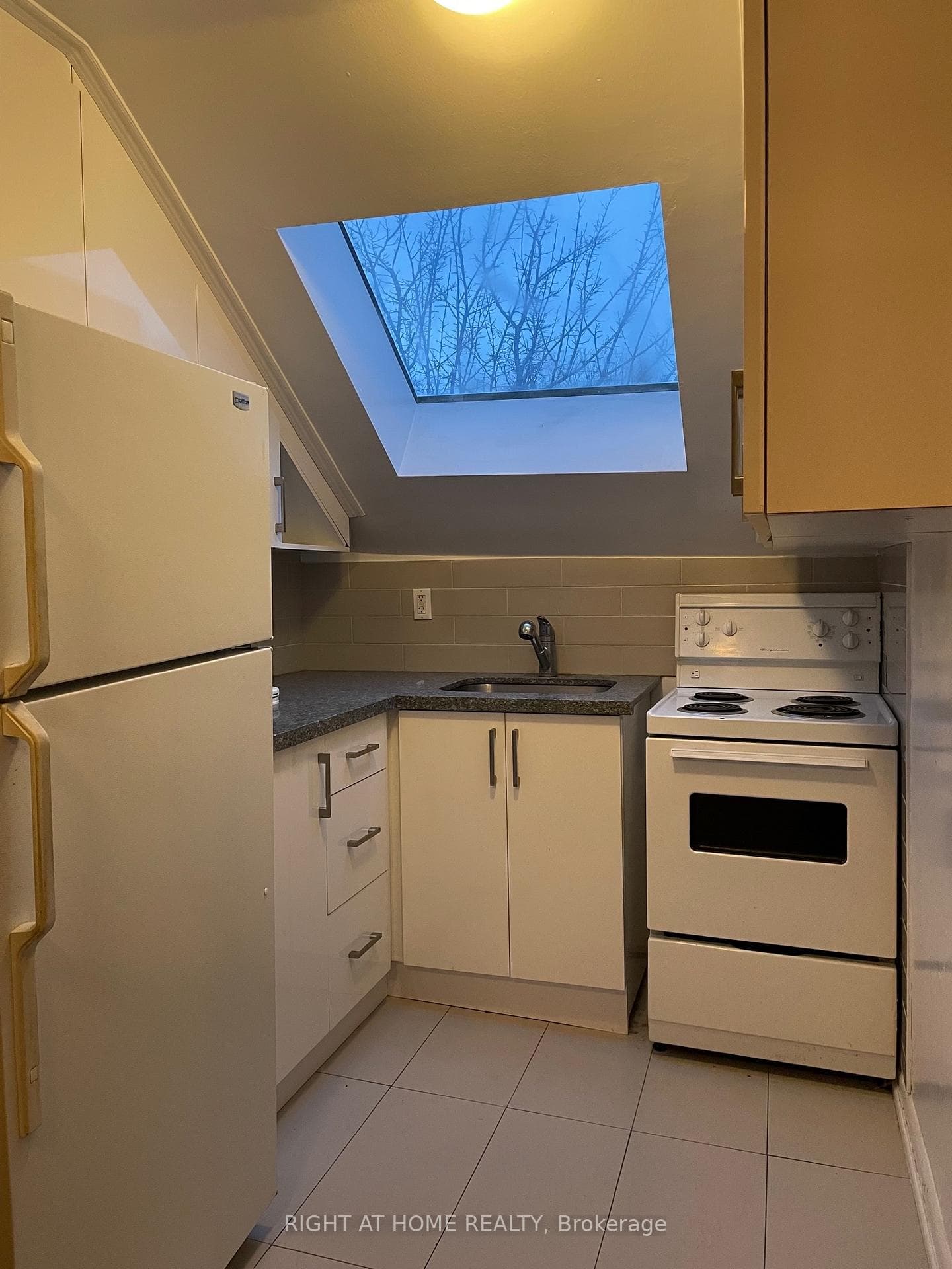 176 Spadina Road Unit 5, Annex / Yorkville / Summerhill, ON M5R 2T8 - Photo 1
