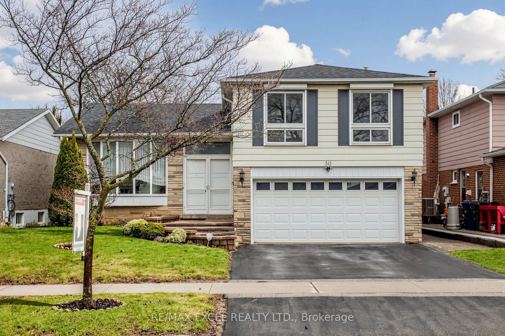 30 WAKEFIELD Crescent, Scarborough Village / Eglinton East, ON M1W 2C2 - Photo 1