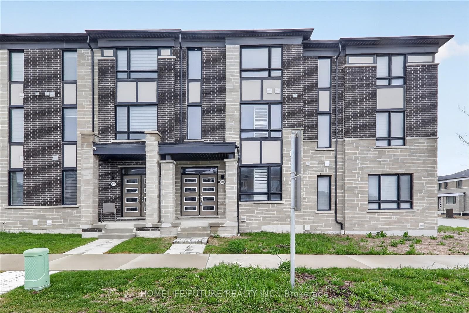 3217 Brigadier Avenue, Pickering, ON L1X 0N4 - Photo 1