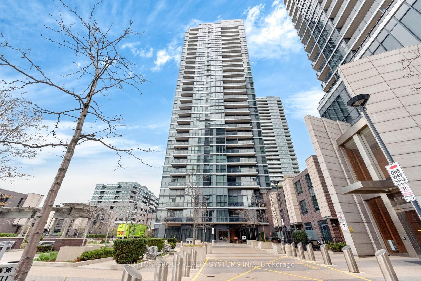 9 Valhalla Inn Road Unit 2504, Etobicoke (Islington / Rexdale), ON M9B 0B2 - Photo 1