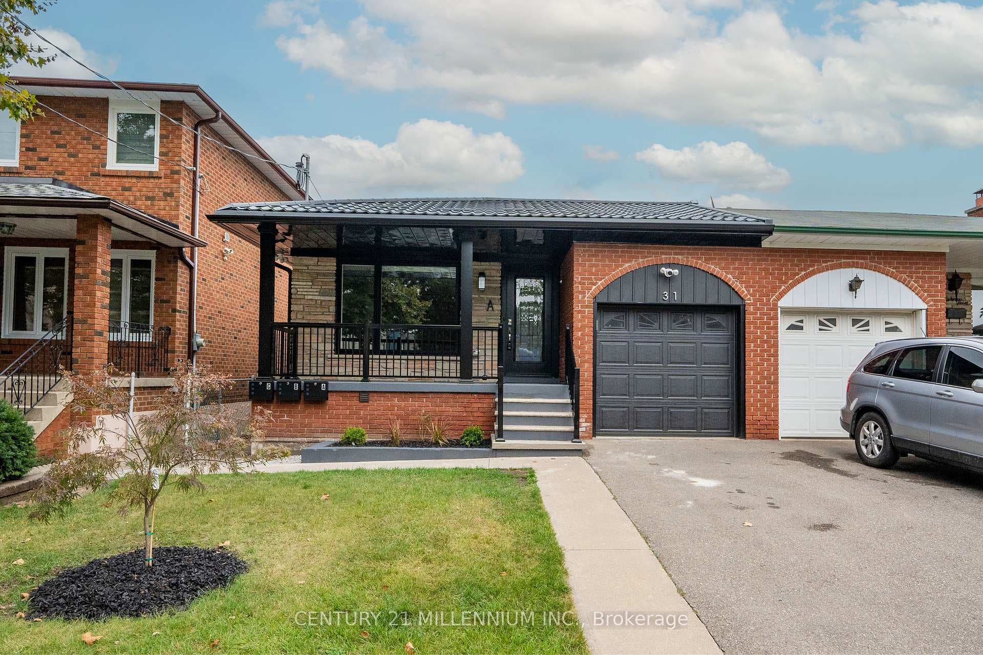 31 Mariposa Avenue Unit B, Keelesdale / Eglinton West