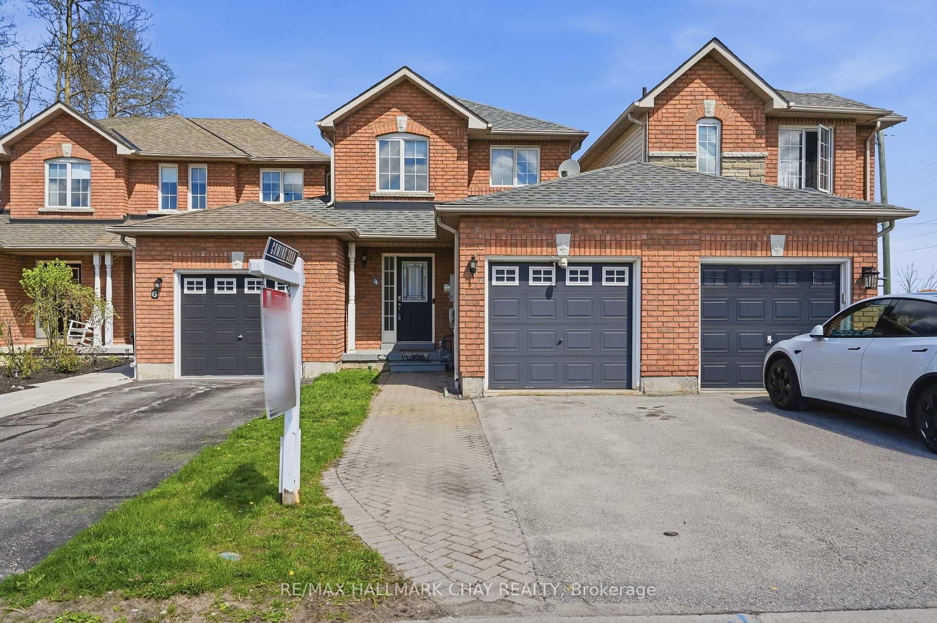 4 Hawthorne Crescent, Barrie, ON L4N 8K1 - Photo 1