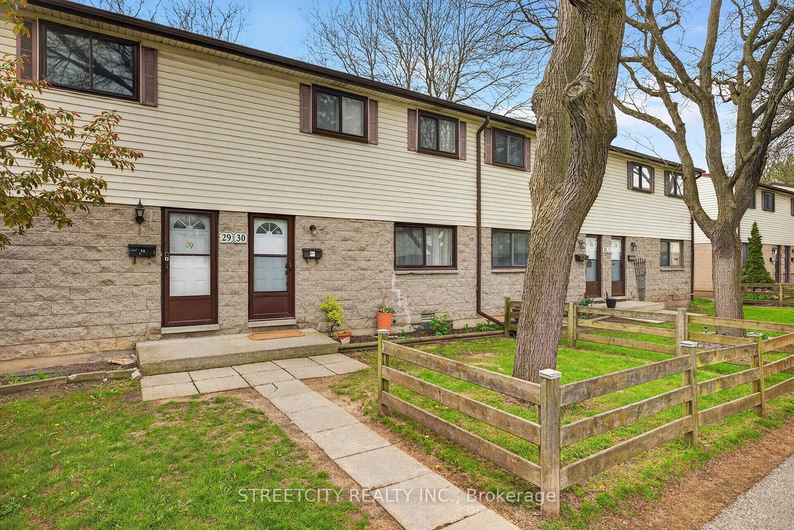 825 Dundalk Drive Unit 30, London South, ON N6C 3V6 - Photo 1