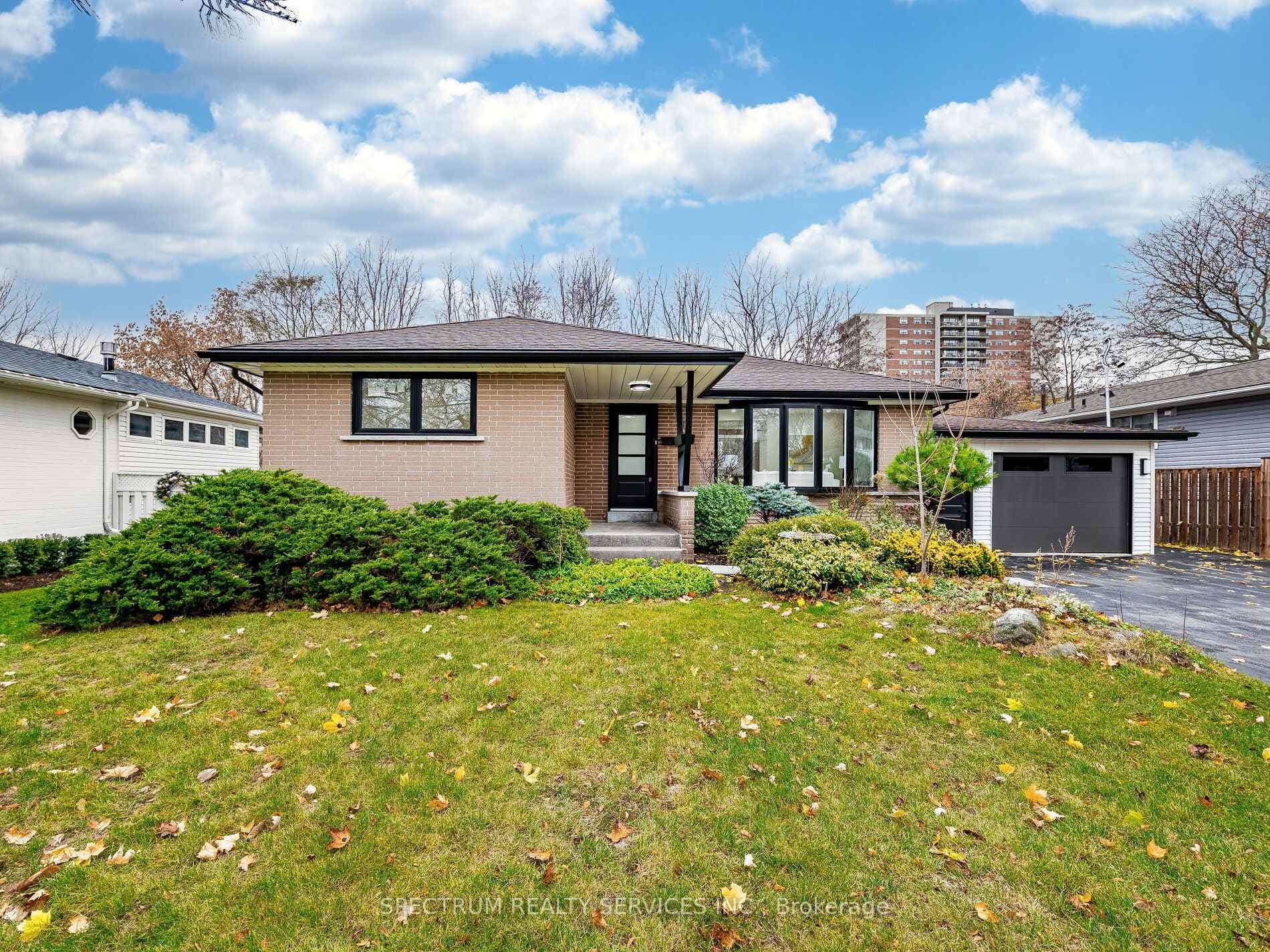 914 Francis Road, Burlington, ON L7T 3Y2 - Photo 1