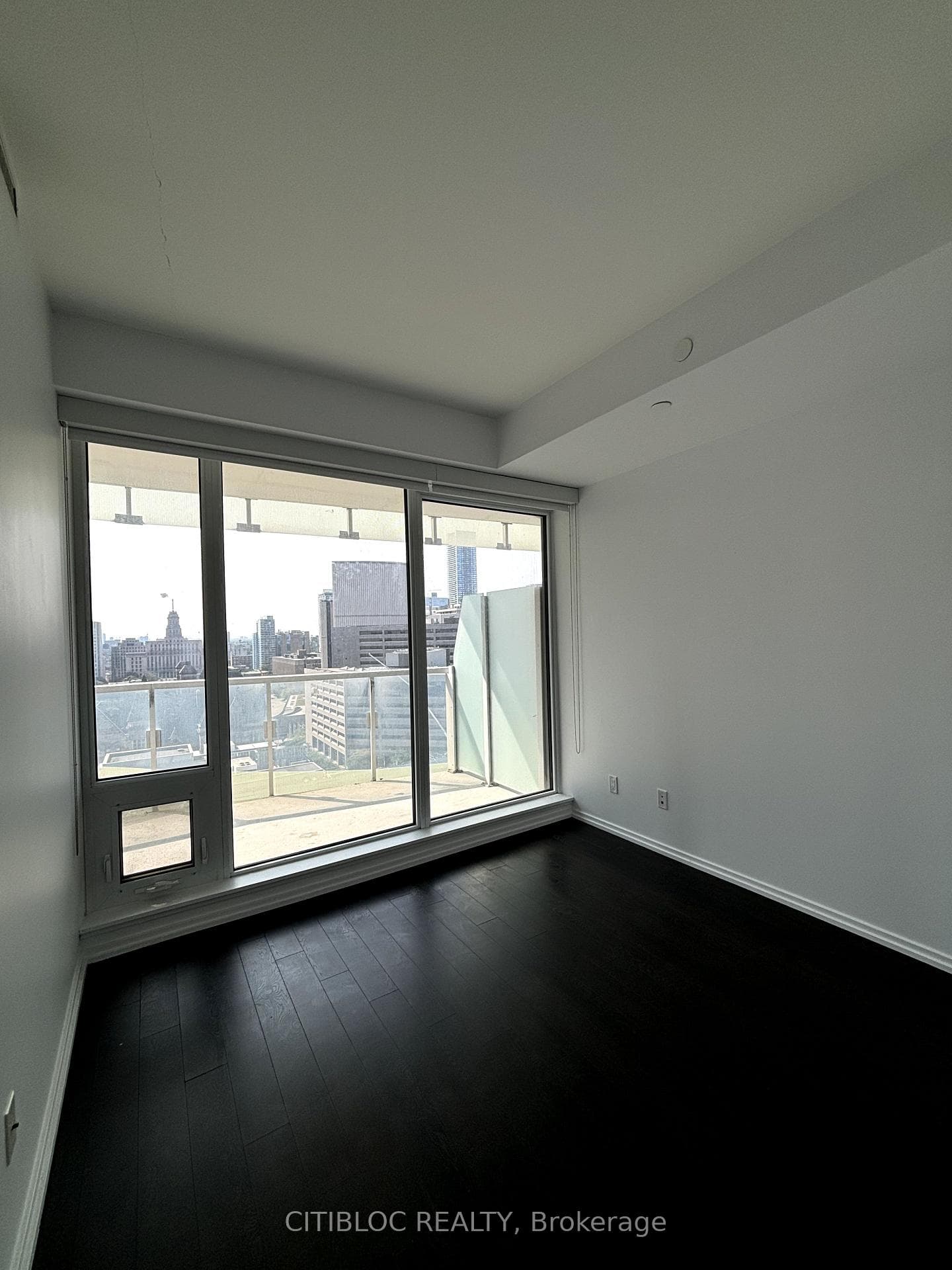 197 Yonge Street Unit 1409, Toronto C08