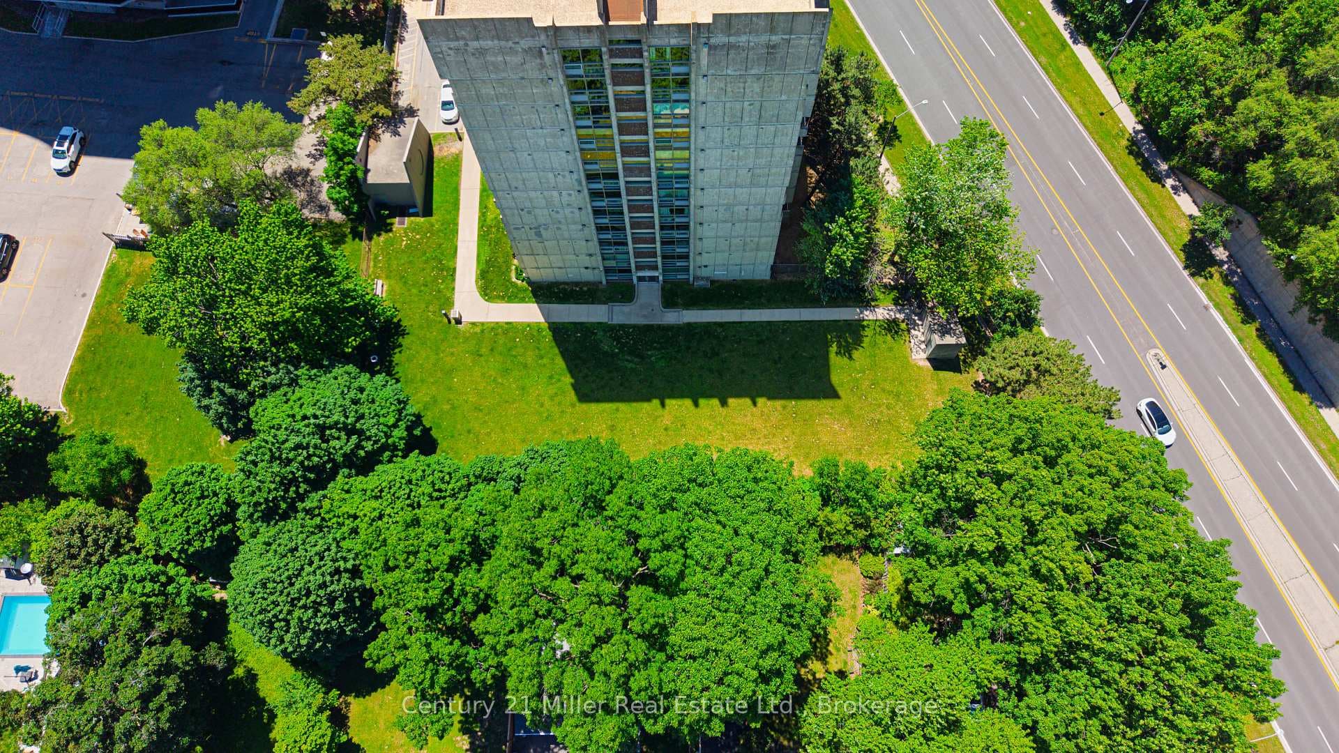 20 Speers Road Unit 304, Oakville, ON L6K 3R5 - Photo 1