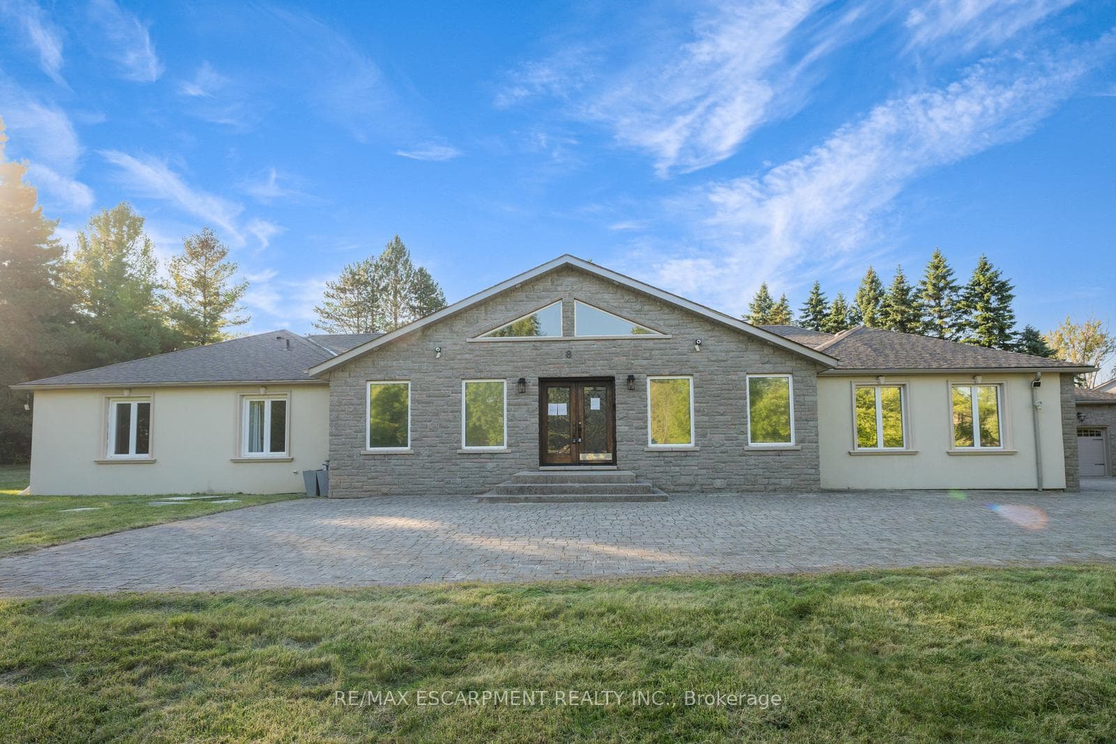 8 Ridgewood Drive, Richmond Hill, ON L4E 3M1 - Photo 1