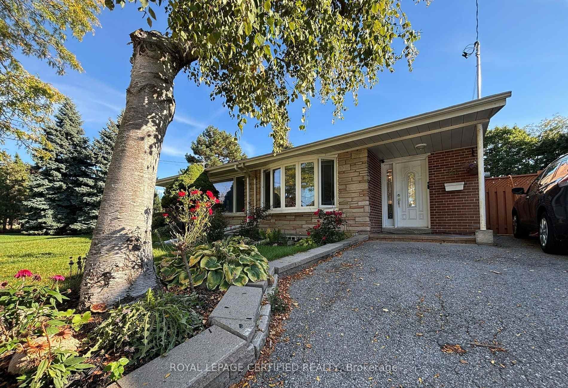116 Roywood Drive Unit LOWER A, Don Mills / Parkwoods / Victoria Village, ON M3A 2E1 - Photo 1