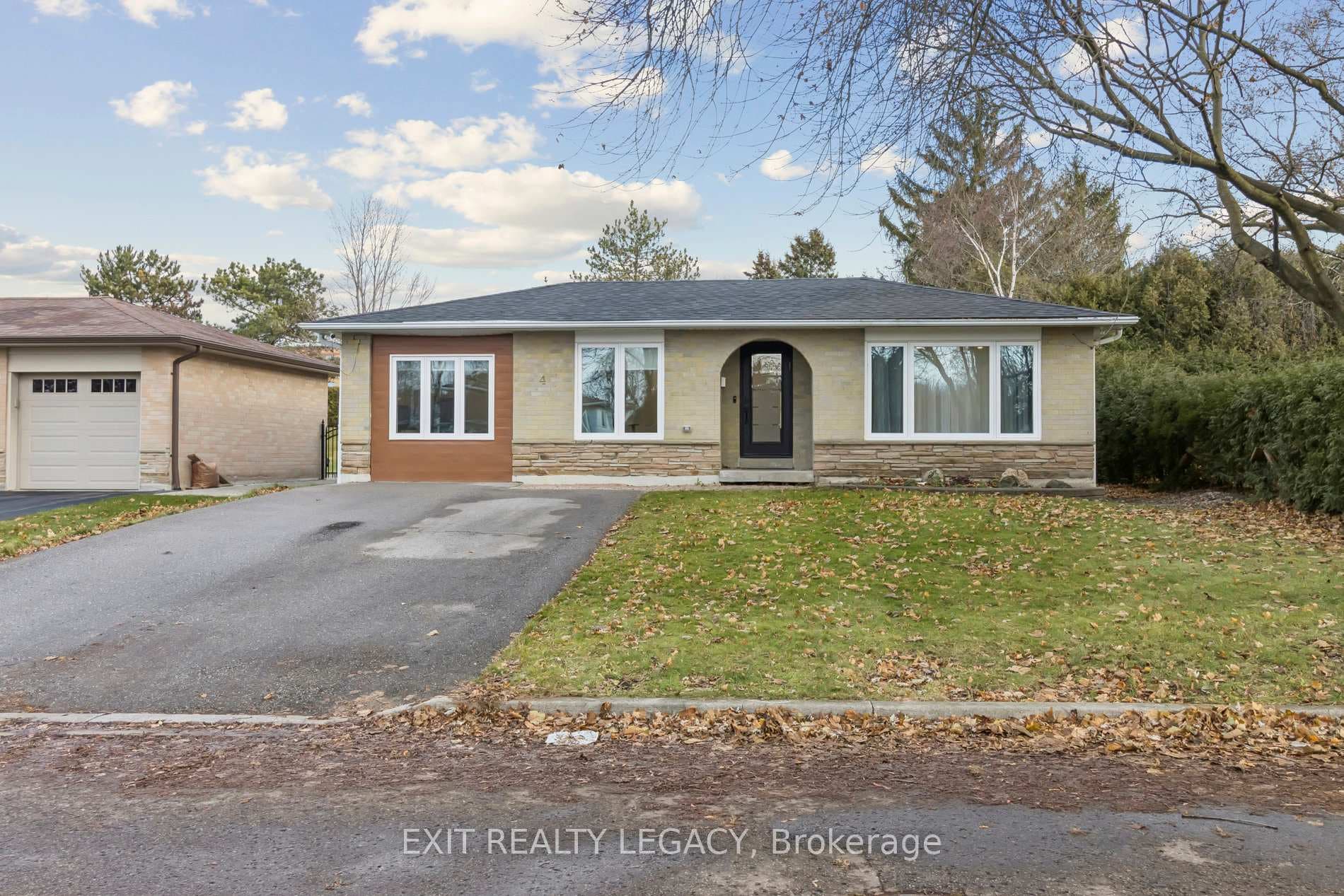 4 Oak Court, Aurora
