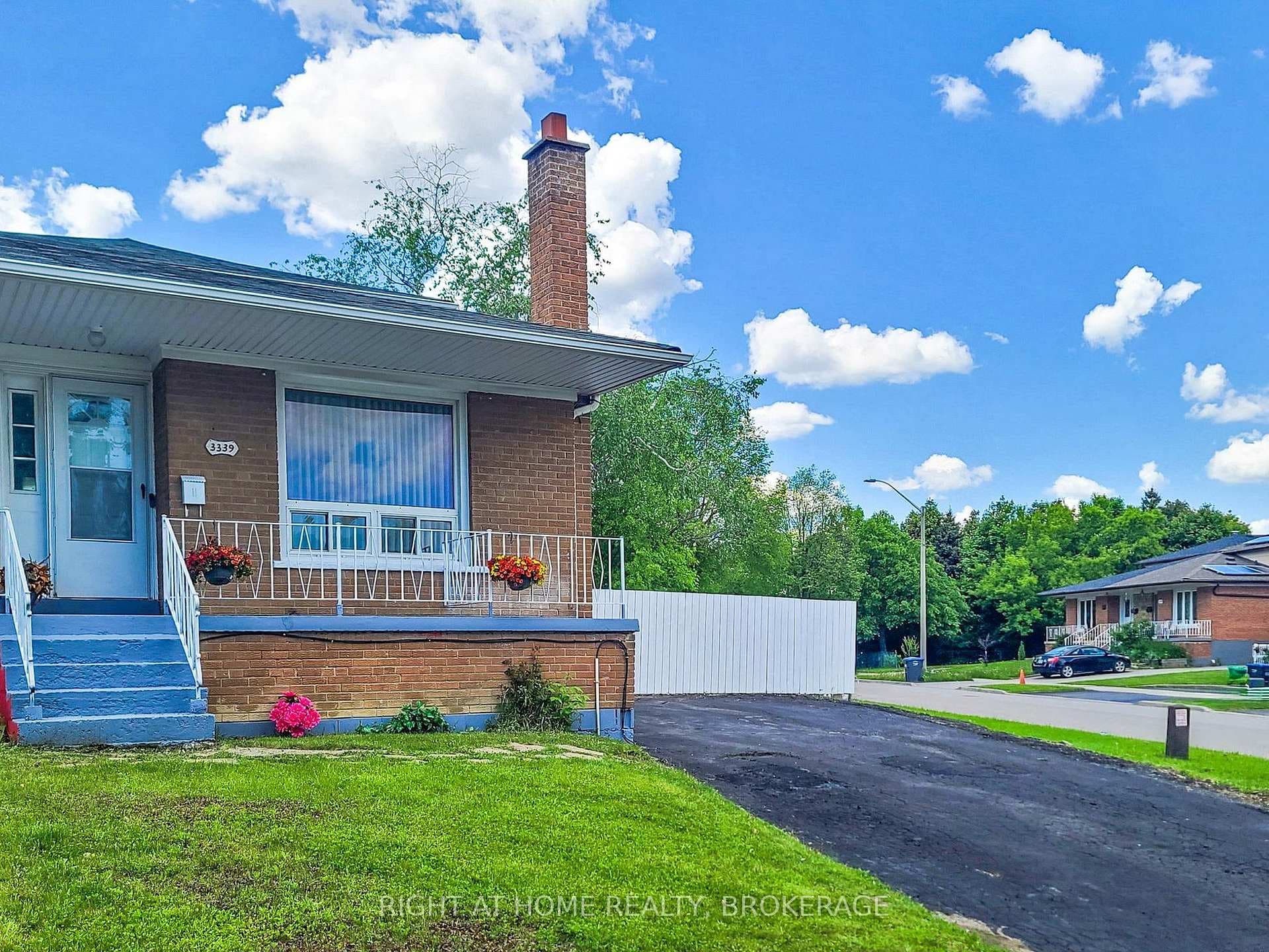3339 Victory Crescent, Mississauga, ON L4T 1M2 - Photo 1