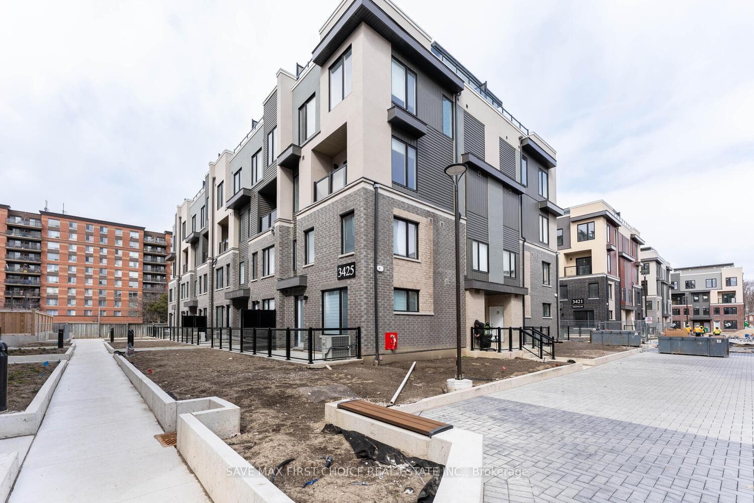 3425 Ridgeway Drive Unit 8, Mississauga, ON L5L 0B9 - Photo 1