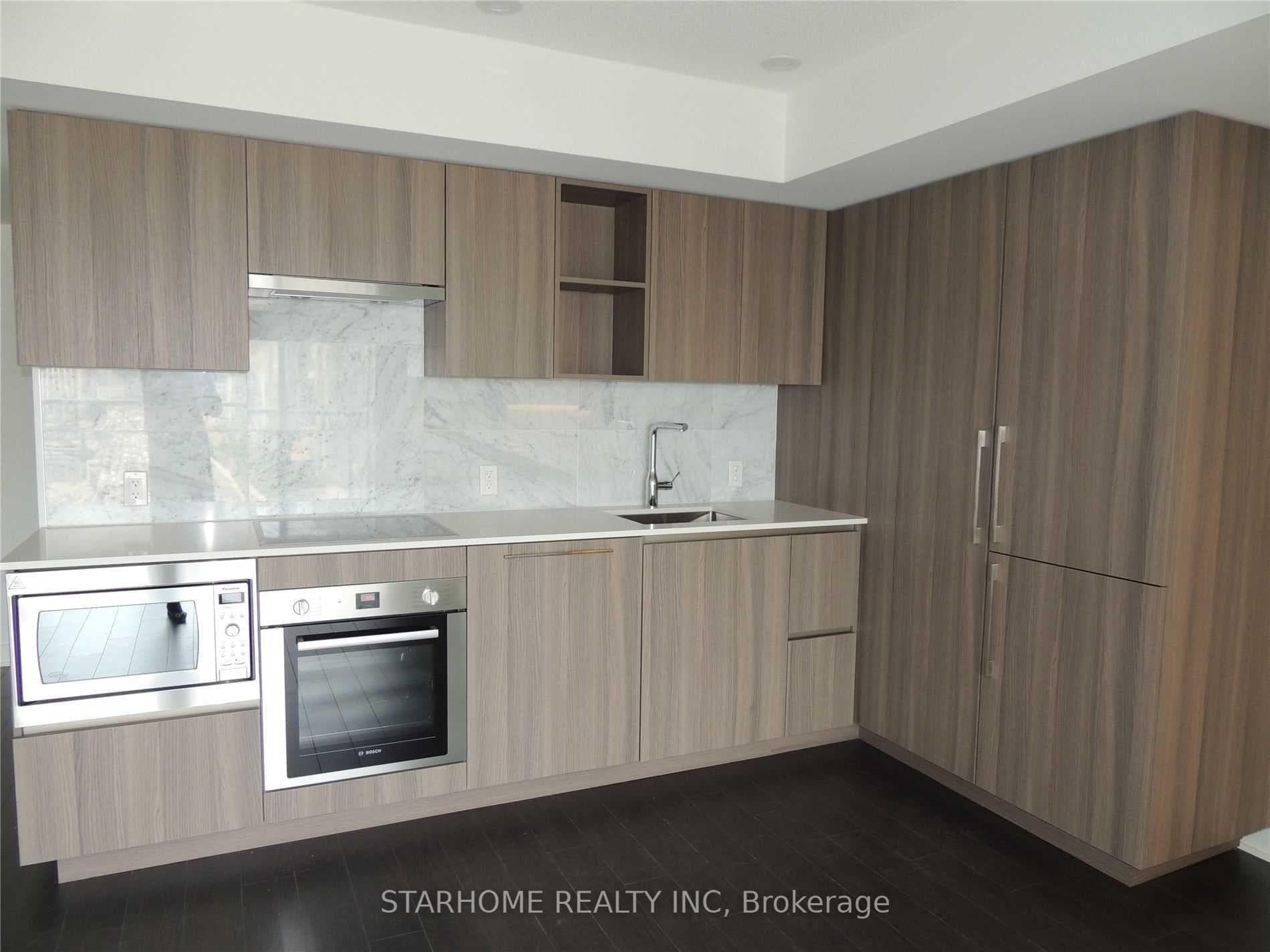 17 Bathurst Street Unit 2010, Downtown Toronto / Waterfront, ON M5V 0N1 - Photo 1