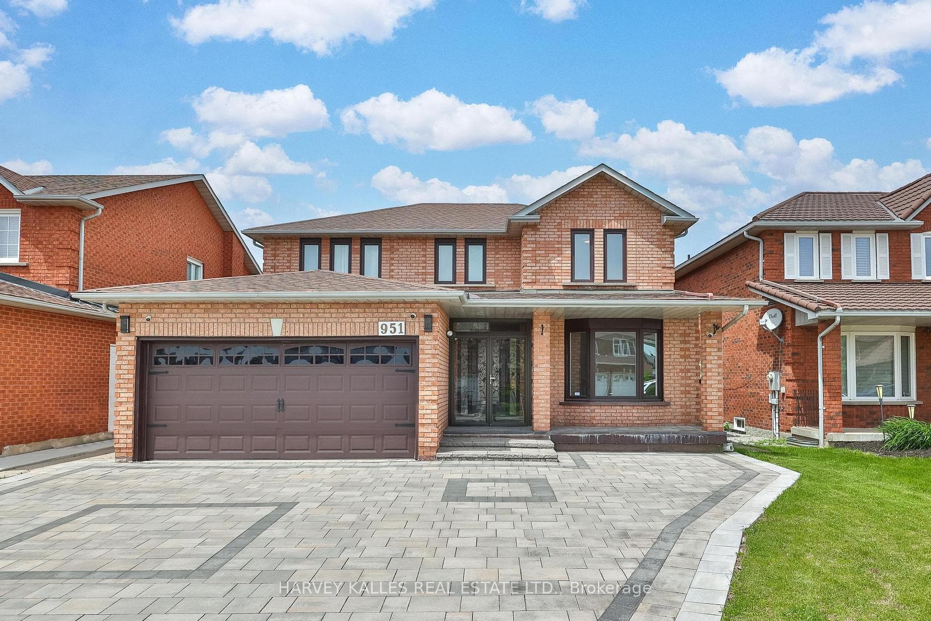 951 White Clover Way, Mississauga, ON L5V 1E7 - Photo 1