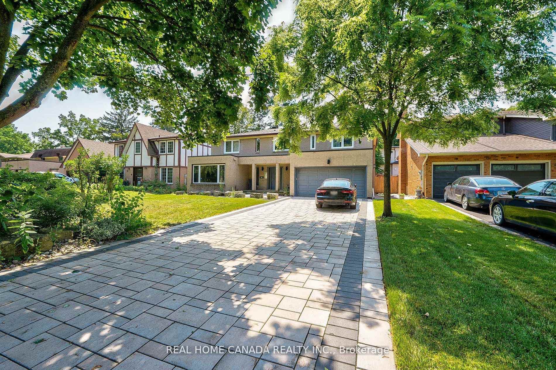 82 Arkendo Drive, Oakville