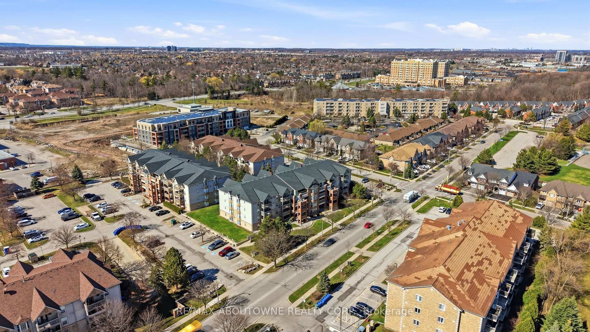 4015 Kilmer Drive Unit 111, Burlington, ON L7M 4M4 - Photo 1