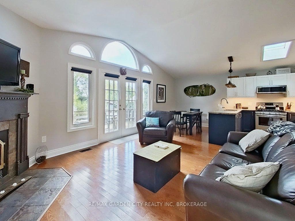 33 Dundas Crescent, St. Catharines, ON L2T 1T4 - Photo 1