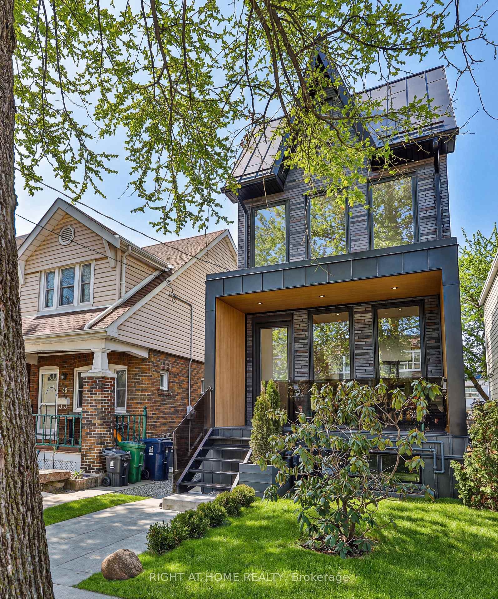 11 Merrill Avenue Unit MAIN AND LANEWAY, The Beaches / Upper Beaches, ON M4C 1C4 - Photo 1