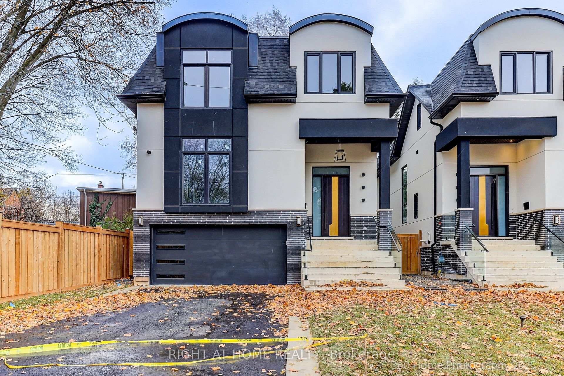28 PINE Avenue, Mississauga, ON L5H 2P6 - Photo 1