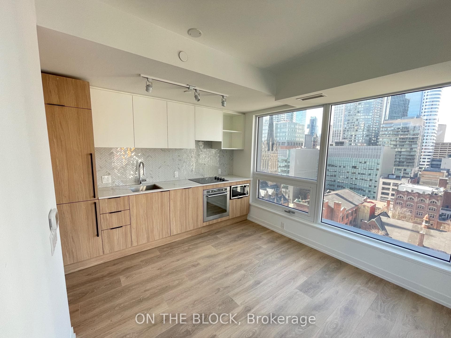 82 Dalhousie Street Unit 1611, Toronto C08