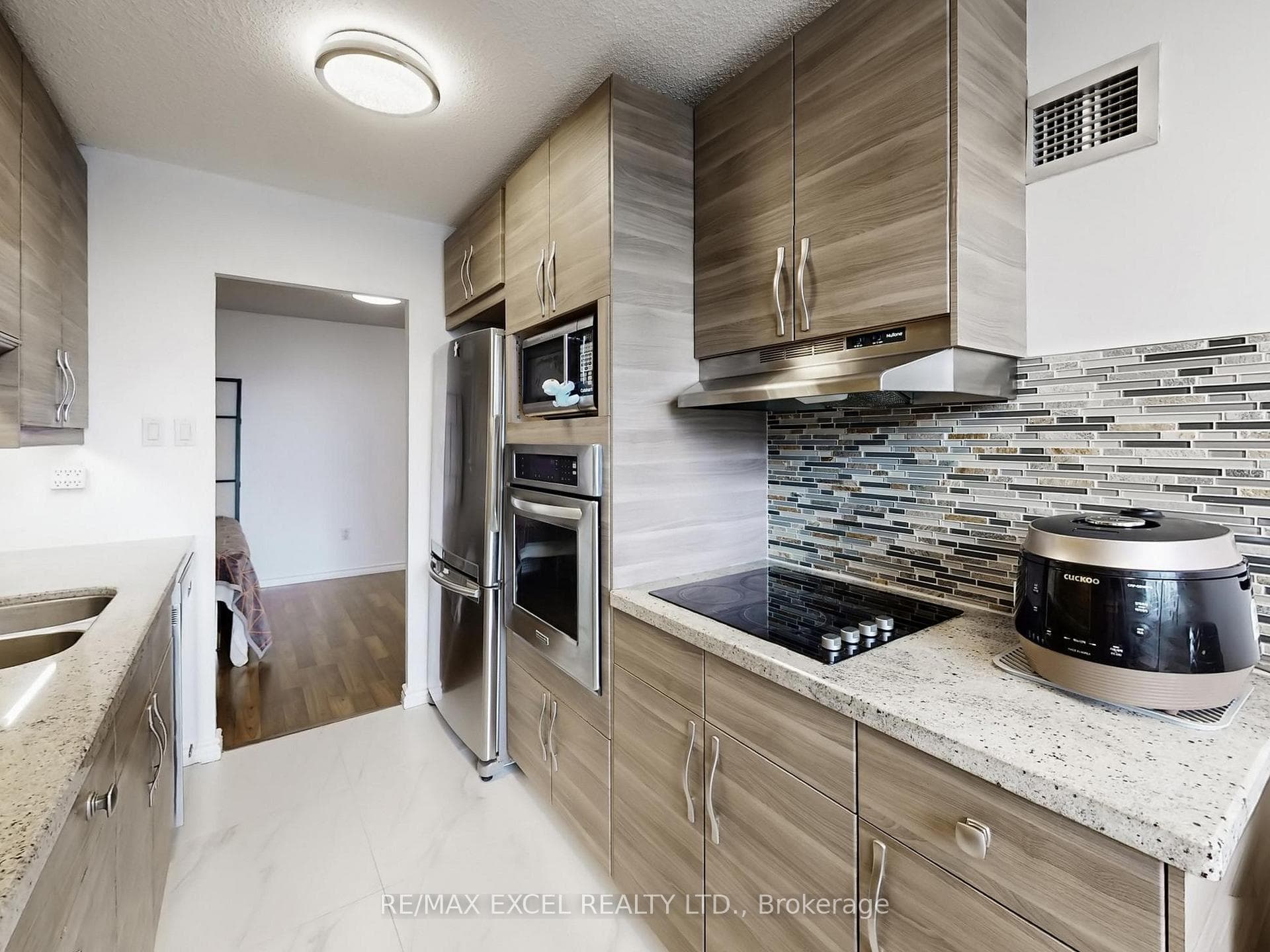 205 Hilda Avenue Unit 301, Thornhill / Willowdale, ON M2M 4B1 - Photo 1