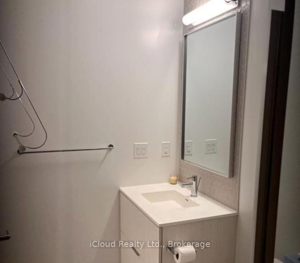 2520 Eglinton Avenue Unit 1618, Mississauga, ON L5M 0Y2 - Photo 1