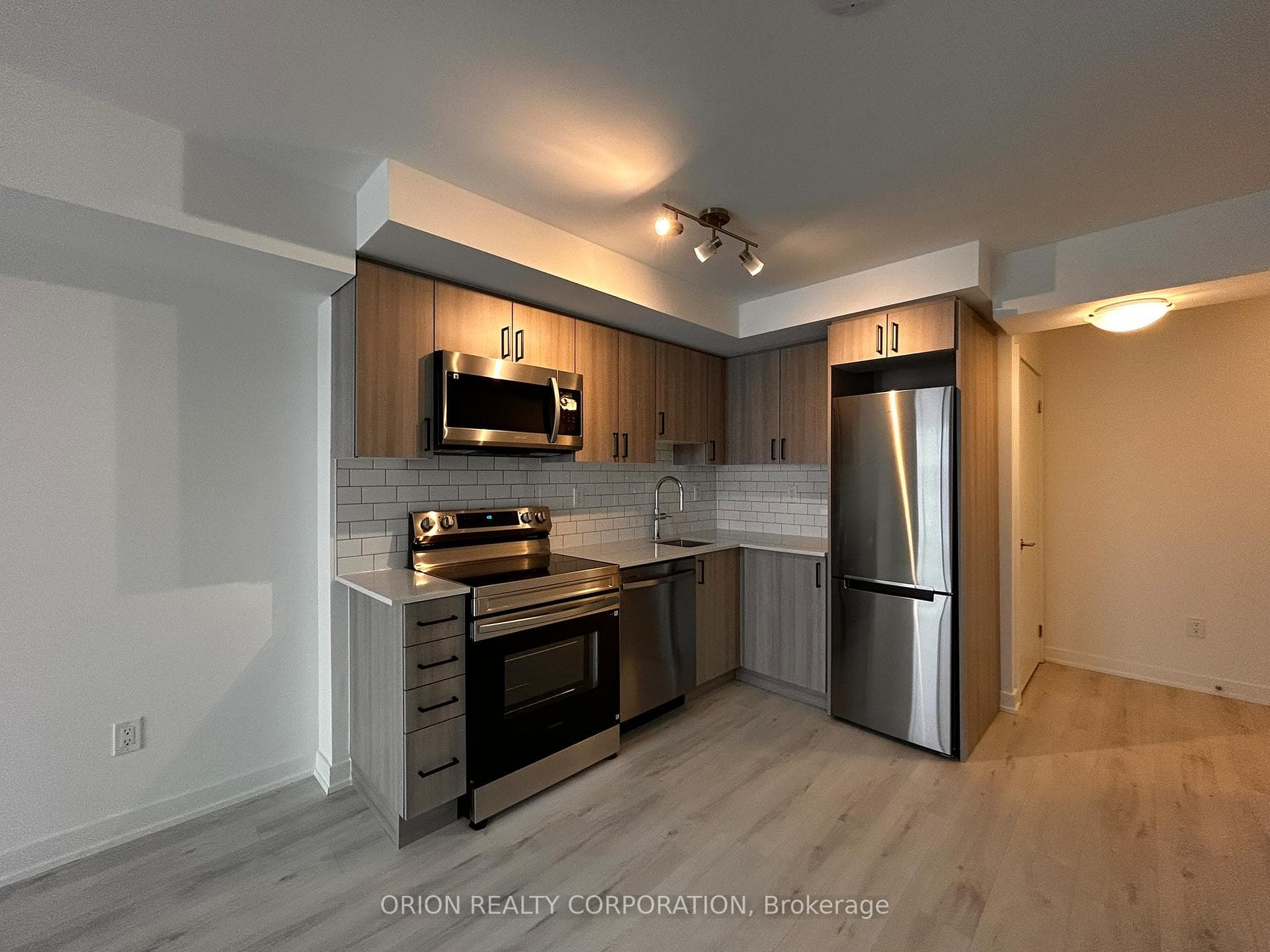 1010 Sandy Beach Road Unit 1212, Pickering, ON L1W 0C7 - Photo 1