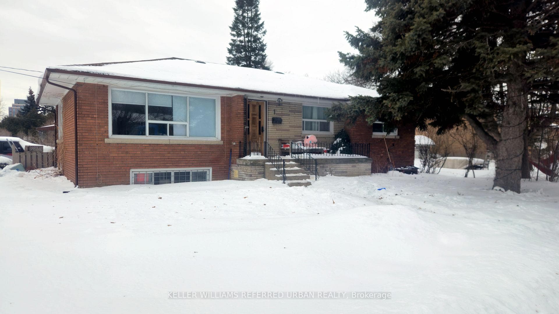 1 Model Avenue, North York (Bathurst Manor / Clanton Park), ON M3H 1V9 - Photo 1