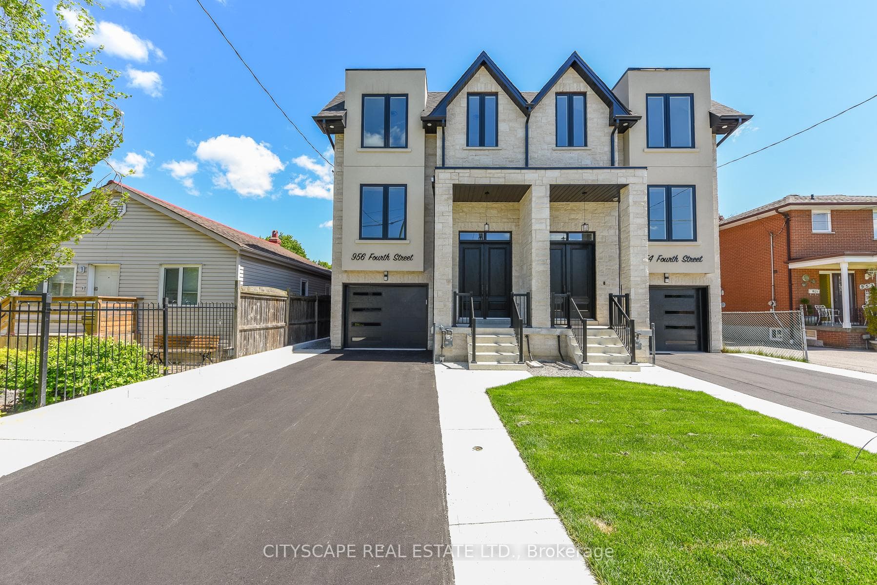 956 Fourth Street, Mississauga, ON L5E 1J9 - Photo 1
