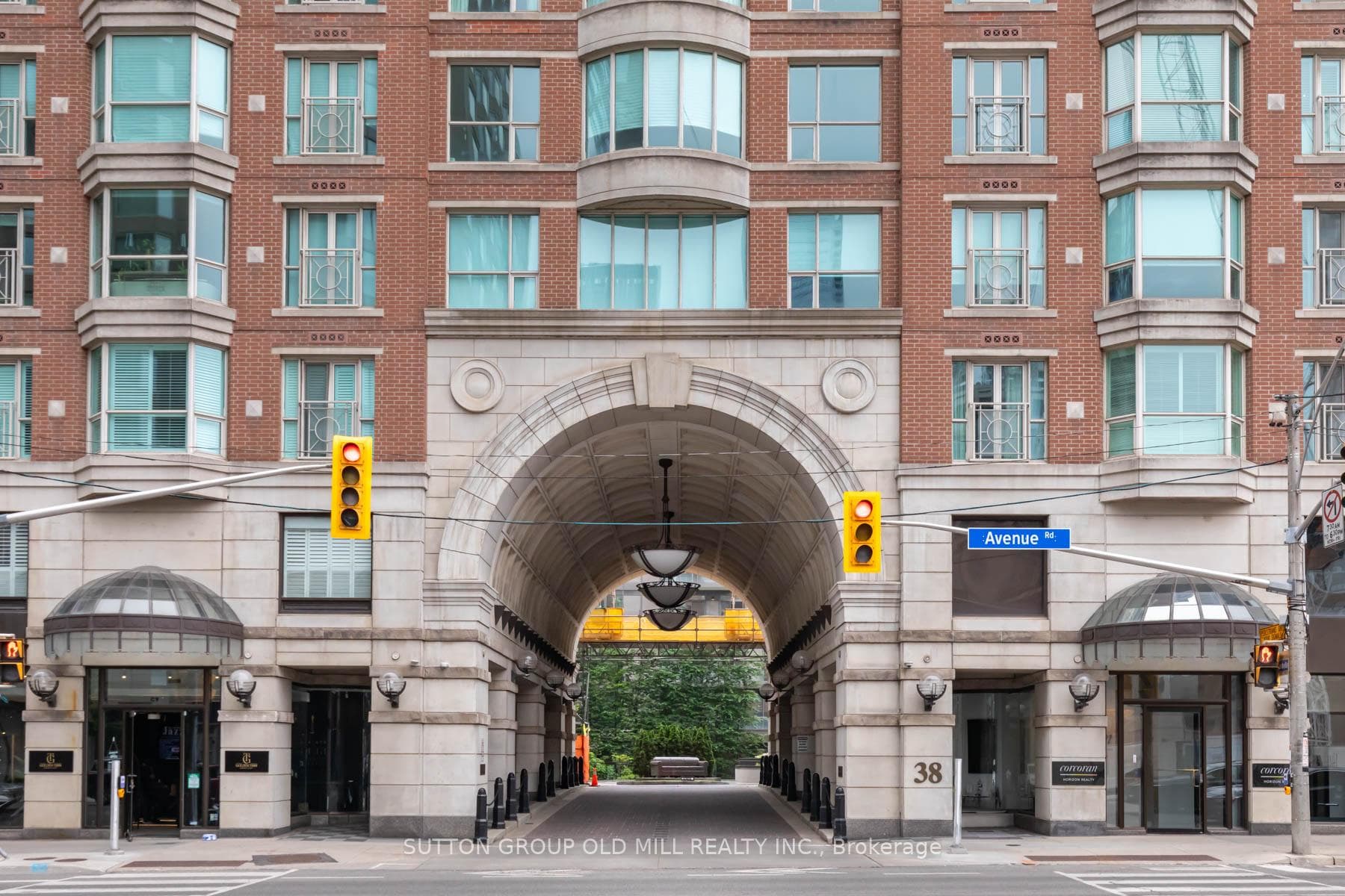 38 Avenue Road Unit 700, Annex / Yorkville / Summerhill, ON M5R 2G2 - Photo 1