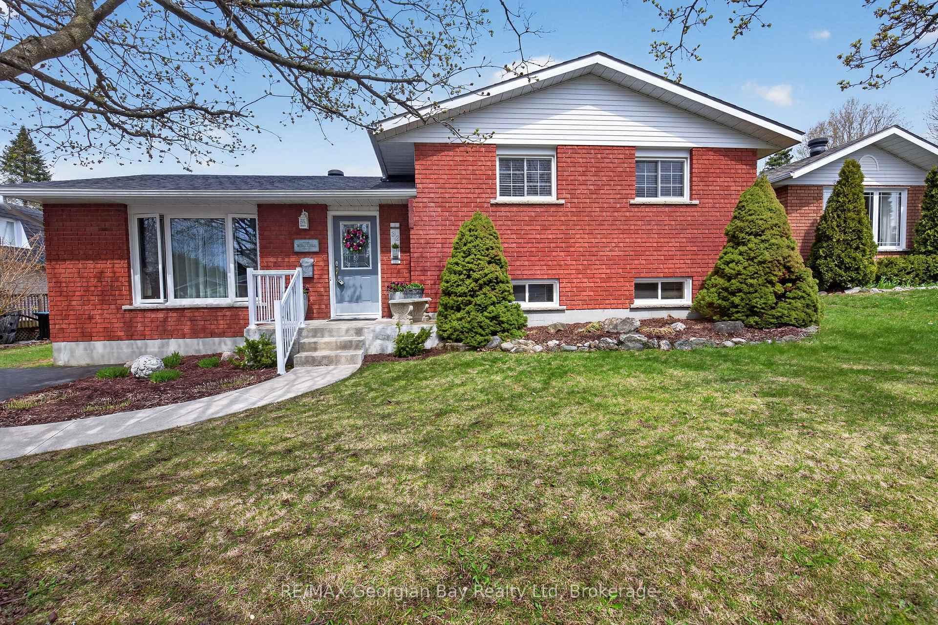32 BONAVENTURE Place, Penetanguishene, ON L9M 1J3 - Photo 1