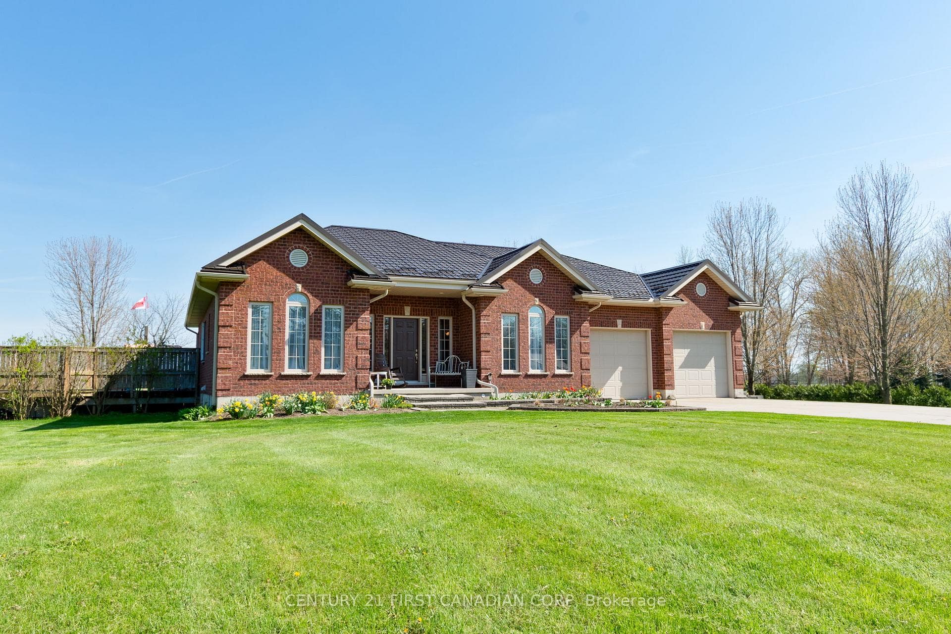 653 Peter Street, Strathroy-Caradoc, ON N0L 1T0 - Photo 1