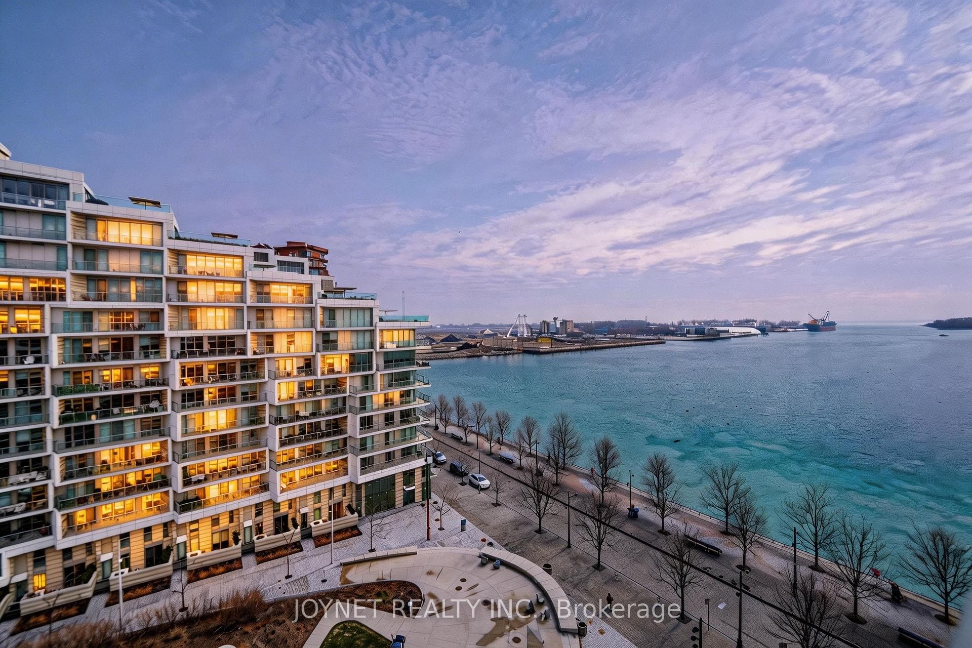 1 Edgewater Drive Unit 918, Regent Park / Cabbagetown / St. James Town, ON M5A 0L1 - Photo 1