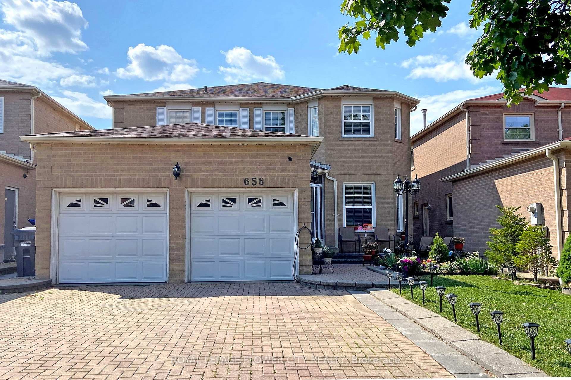 656 Esprit Crescent, Mississauga, ON L5R 3B9 - Photo 1