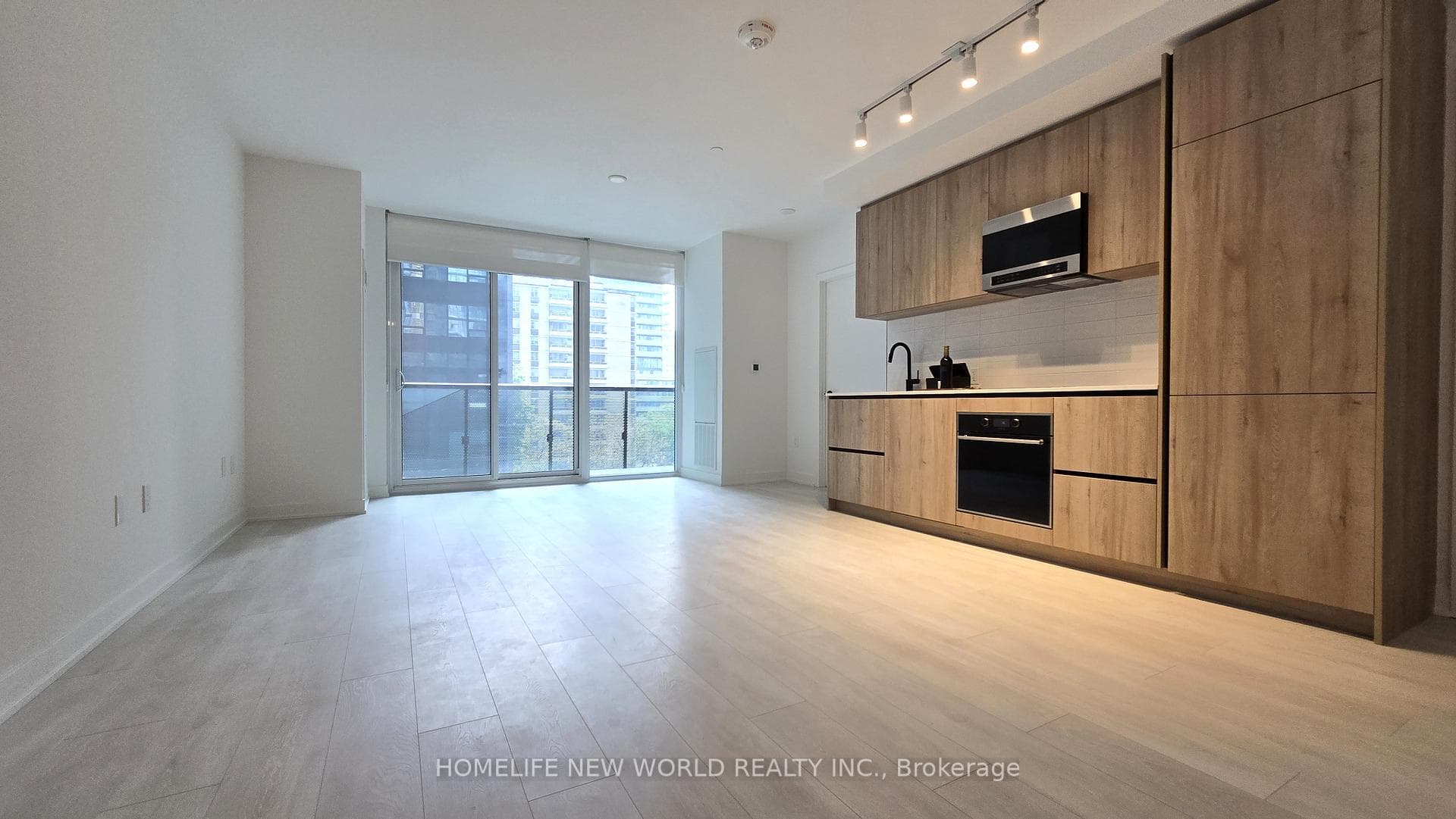 117 Broadway Avenue Unit 602, Leaside / Davisville, ON M4P 1V3 - Photo 1