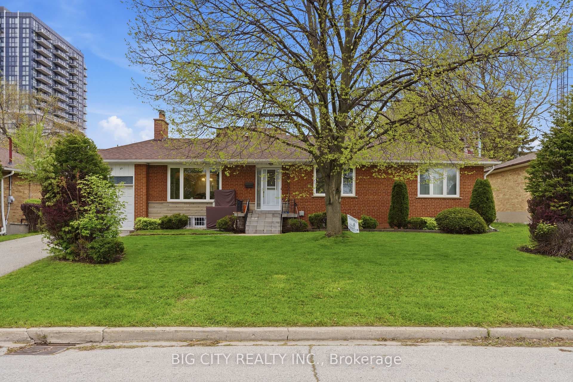 25 Foxhill Road, Toronto E05