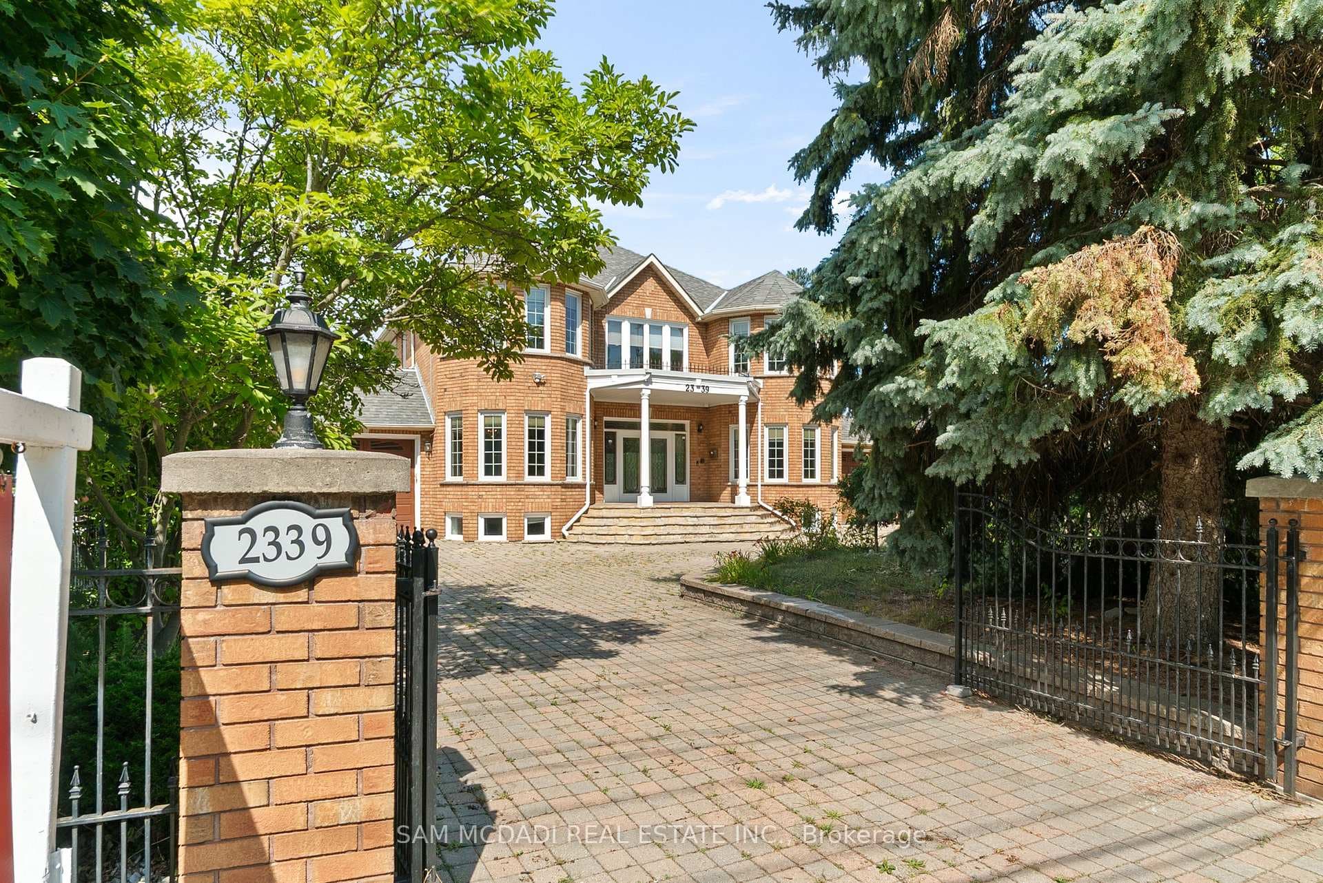 2339 Glengarry Road, Mississauga, ON L5C 1Y1 - Photo 1