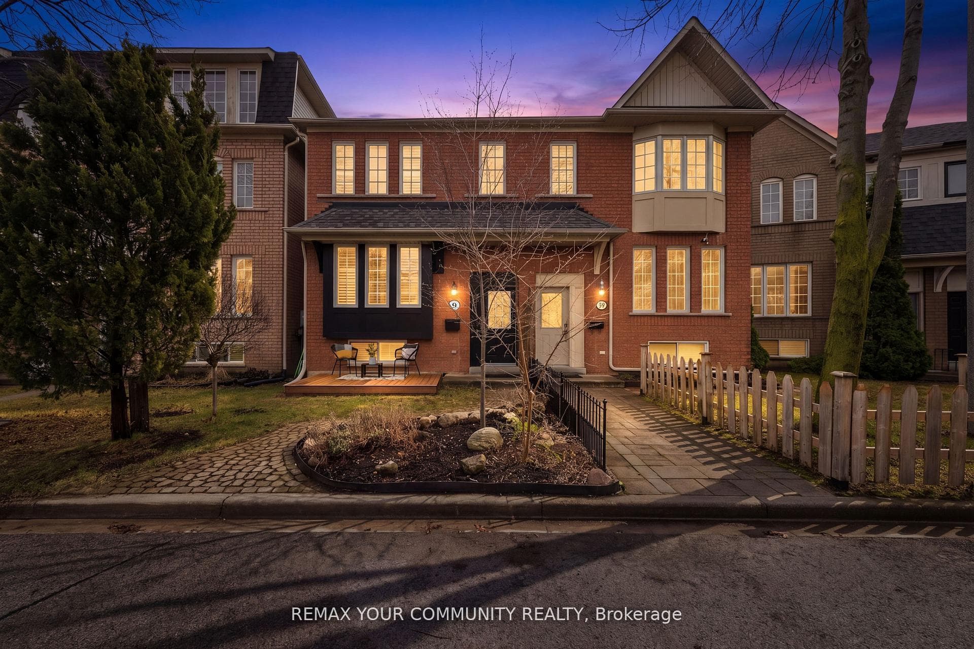 9 Cannes Circle, Bloor West Village / Swansea, ON M6N 5C9 - Photo 1