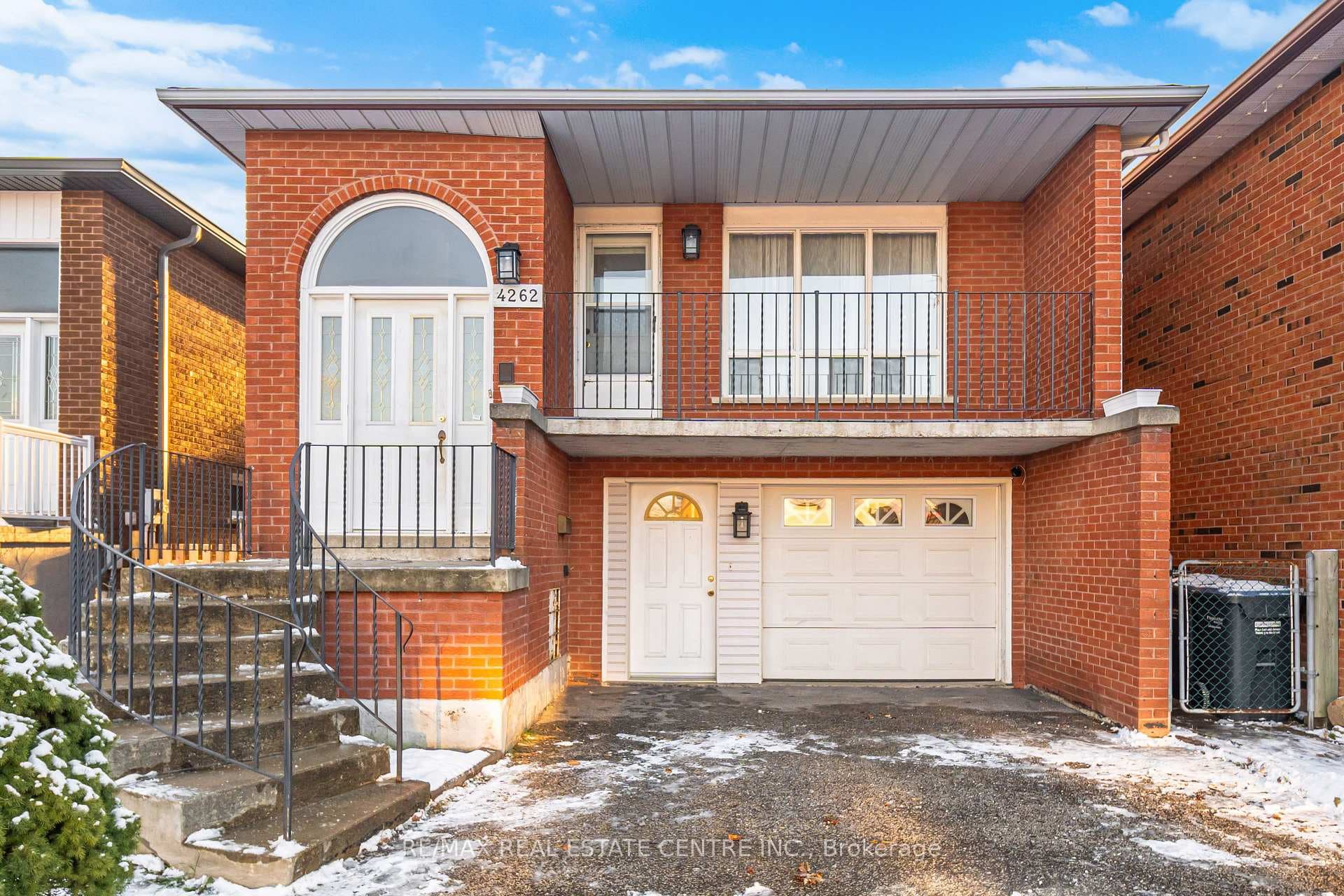 4262 Poltava Crescent, Mississauga, ON L4W 3C2 - Photo 1